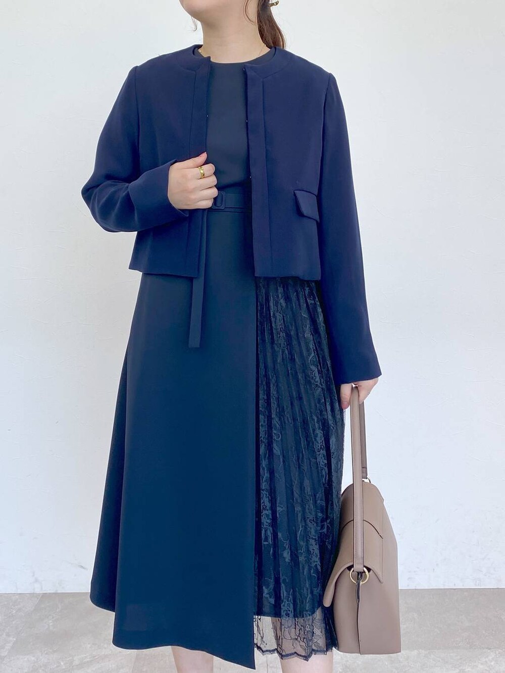 「女子ウケ、カジュアル、体型カバー、休日コーデ、Andemiu、高身長、オケージョン、きれいめ、入学式・卒業式」｜「Andemiuのメタルフラップショルダー318544（ハンドバッグ、ベージュ系）」を使った、andemiu_mayaさん（レディース・165cm）の冬コーディネートの2枚目の写真