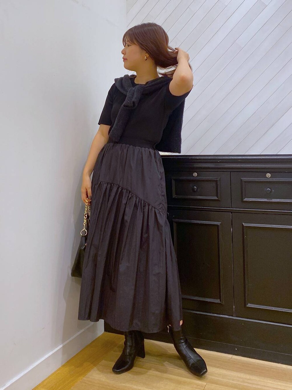 「Andemiu、女子ウケ、カジュアル、体型カバー、休日コーデ、高身長、ワンピース」｜「Andemiuのストレッチヒールブーツ140222（ブーツ、ブラック系）」を使った、andemiu_mayaさん（レディース・165cm）の秋コーディネートの2枚目の写真