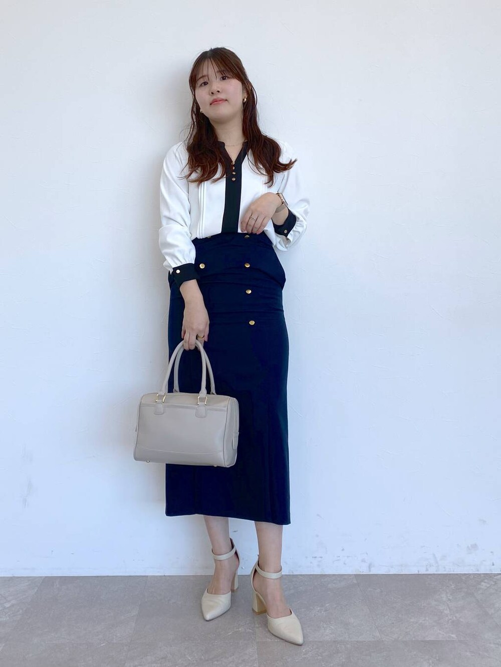 「女子ウケ、カジュアル、体型カバー、休日コーデ、高身長、Andemiu」｜「Andemiuのセパレートヒールパンプス290966（パンプス、ホワイト系）」を使った、andemiu_mayaさん（レディース・165cm）の冬コーディネートの2枚目の写真