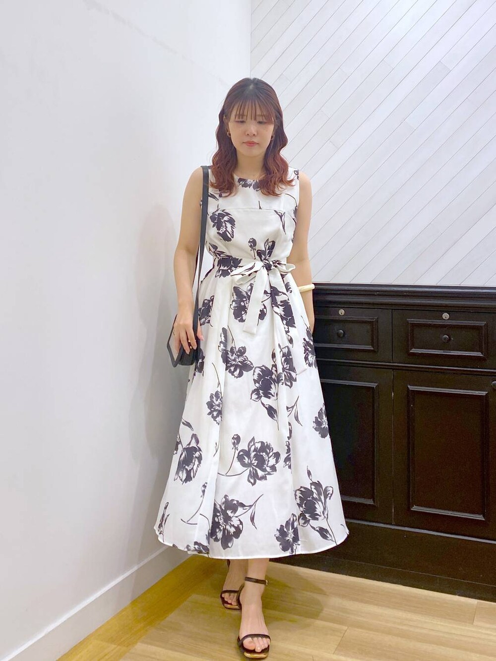 「体型カバー、休日コーデ、高身長、Andemiu、ワンピース、夏コーデ、女子ウケ、カジュアル」｜「AndemiuのオコシカナグミニショルBAG108032（ショルダーバッグ、ブラック系）」を使った、andemiu_mayaさん（レディース・165cm）の春コーディネートの2枚目の写真