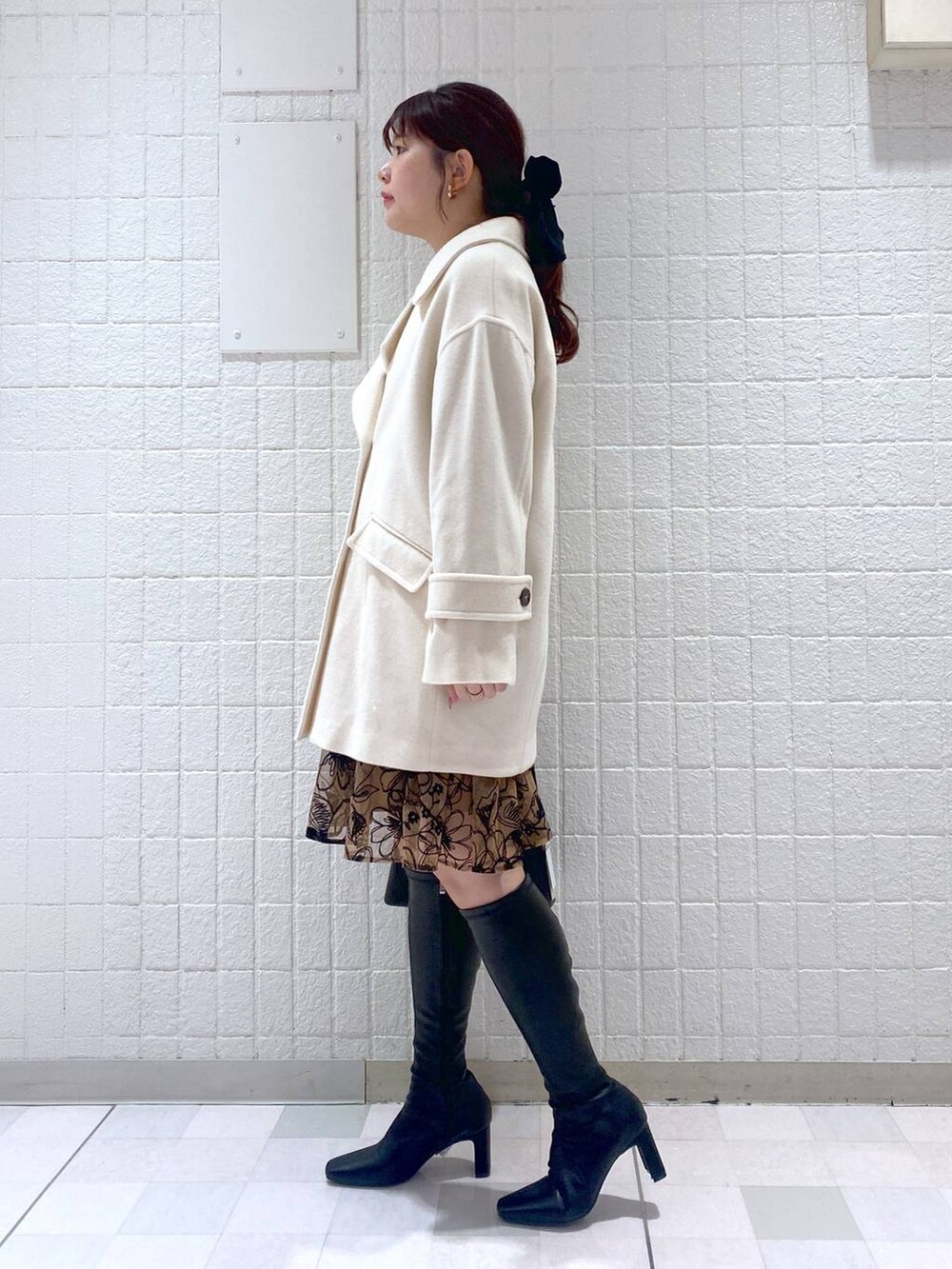 「女子ウケ、カジュアル、体型カバー、休日コーデ、高身長、Andemiu、コート」|「Andemiuのワンハンドルバッグ 103780(ショルダーバッグ、ブラック系)」を使った、andemiu_mayaさん(レディース・165cm)の秋コーディネートの2枚目の写真