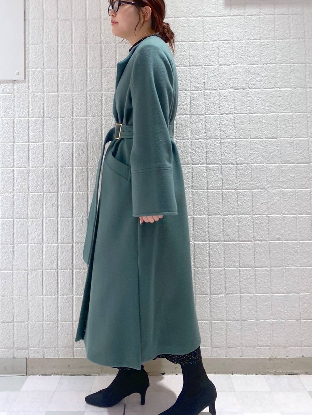 「女子ウケ、カジュアル、体型カバー、休日コーデ、高身長、Andemiu」｜「Andemiuの【S.M展開】メルトンノーカラーロングコート124791（ノーカラーコート、グリーン系）」を使った、andemiu_mayaさん（レディース・165cm）の冬コーディネートの3枚目の写真