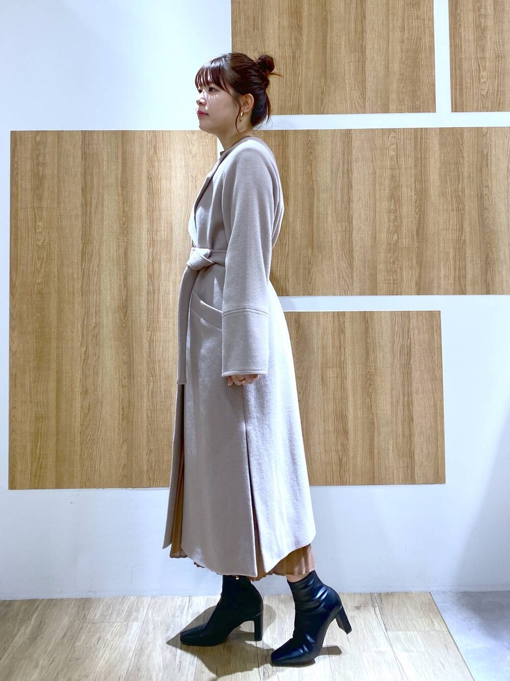 「女子ウケ、カジュアル、体型カバー、休日コーデ、高身長、Andemiu、コート」｜「Andemiuの【S.M展開】メルトンノーカラーロングコート124791（ノーカラーコート、ベージュ系）」を使った、andemiu_mayaさん（レディース・165cm）の秋コーディネートの3枚目の写真