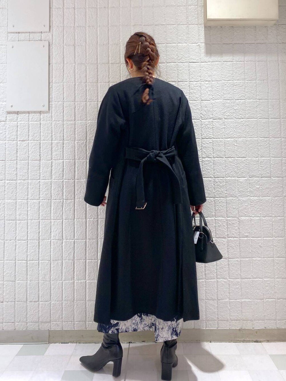 「女子ウケ、カジュアル、体型カバー、休日コーデ、高身長、Andemiu」｜「Andemiuの【S.M展開】メルトンノーカラーロングコート124791（ノーカラーコート、ブラック系）」を使った、andemiu_mayaさん（レディース・165cm）の秋コーディネートの3枚目の写真
