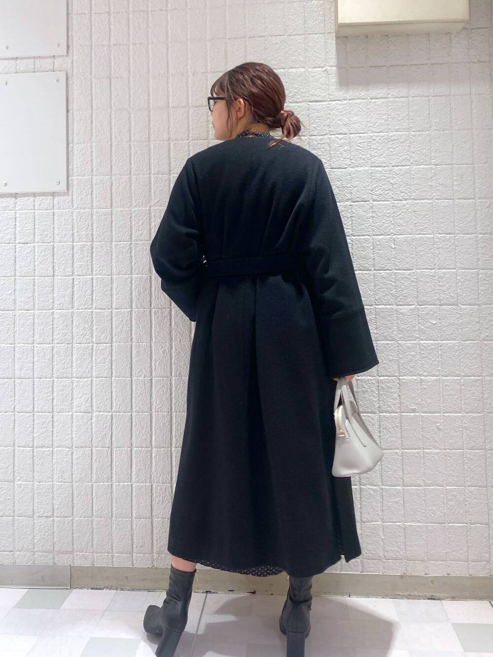 「女子ウケ、カジュアル、体型カバー、休日コーデ、高身長、Andemiu」｜「Andemiuの【S.M展開】メルトンノーカラーロングコート124791（ノーカラーコート、ブラック系）」を使った、andemiu_mayaさん（レディース・165cm）の冬コーディネートの2枚目の写真