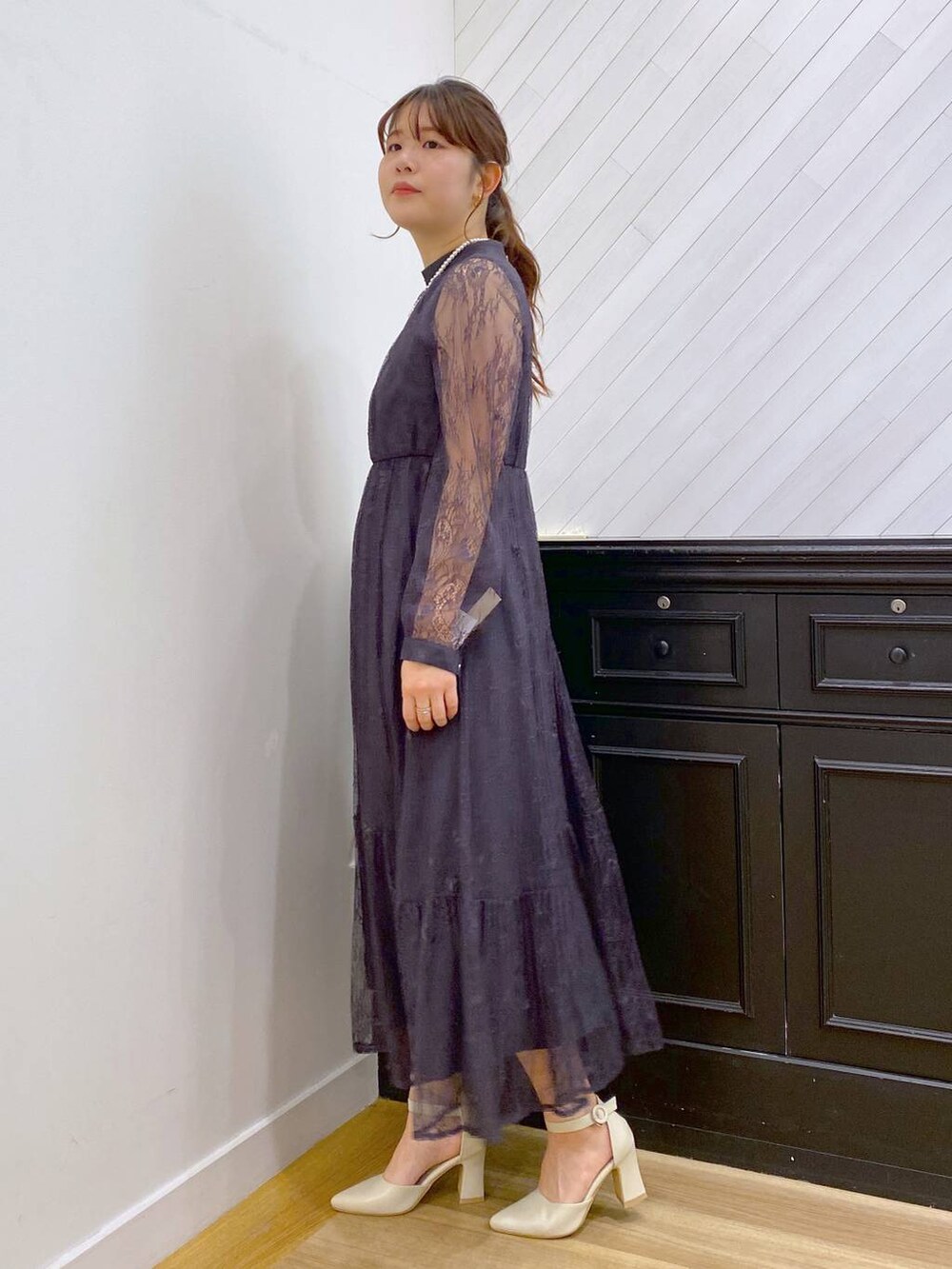 「女子ウケ、カジュアル、体型カバー、休日コーデ、高身長、Andemiu、オケージョン、きれいめ、ワンピース」｜「Andemiuのパールメタルアクセントネックレス139103（ネックレス、ゴールド系）」を使った、andemiu_mayaさん（レディース・165cm）の冬コーディネートの2枚目の写真