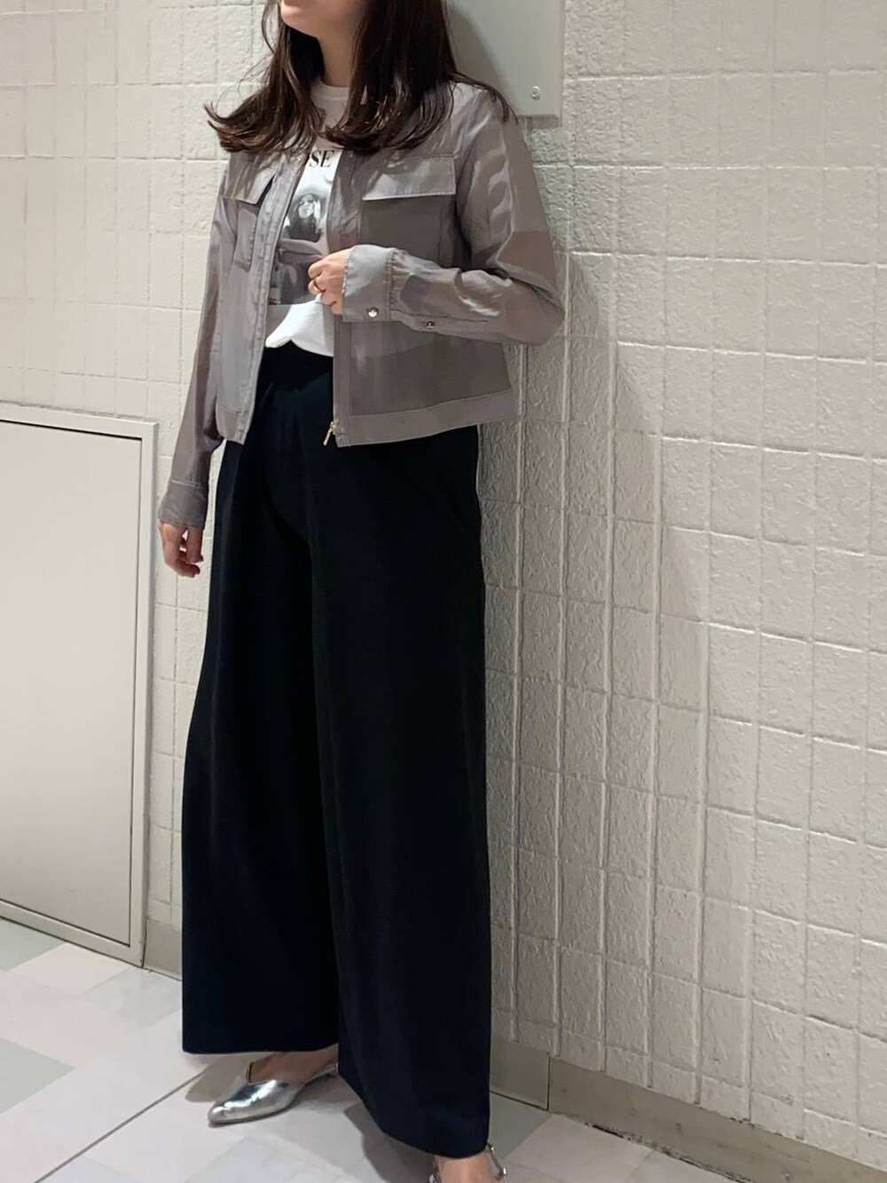 「女子ウケ、カジュアル、体型カバー、休日コーデ、高身長、Andemiu」｜「AndemiuのアソートフォトTシャツ450893（Tシャツ/カットソー、ホワイト系）」を使った、andemiu_mayaさん（レディース・165cm）の春コーディネートの4枚目の写真