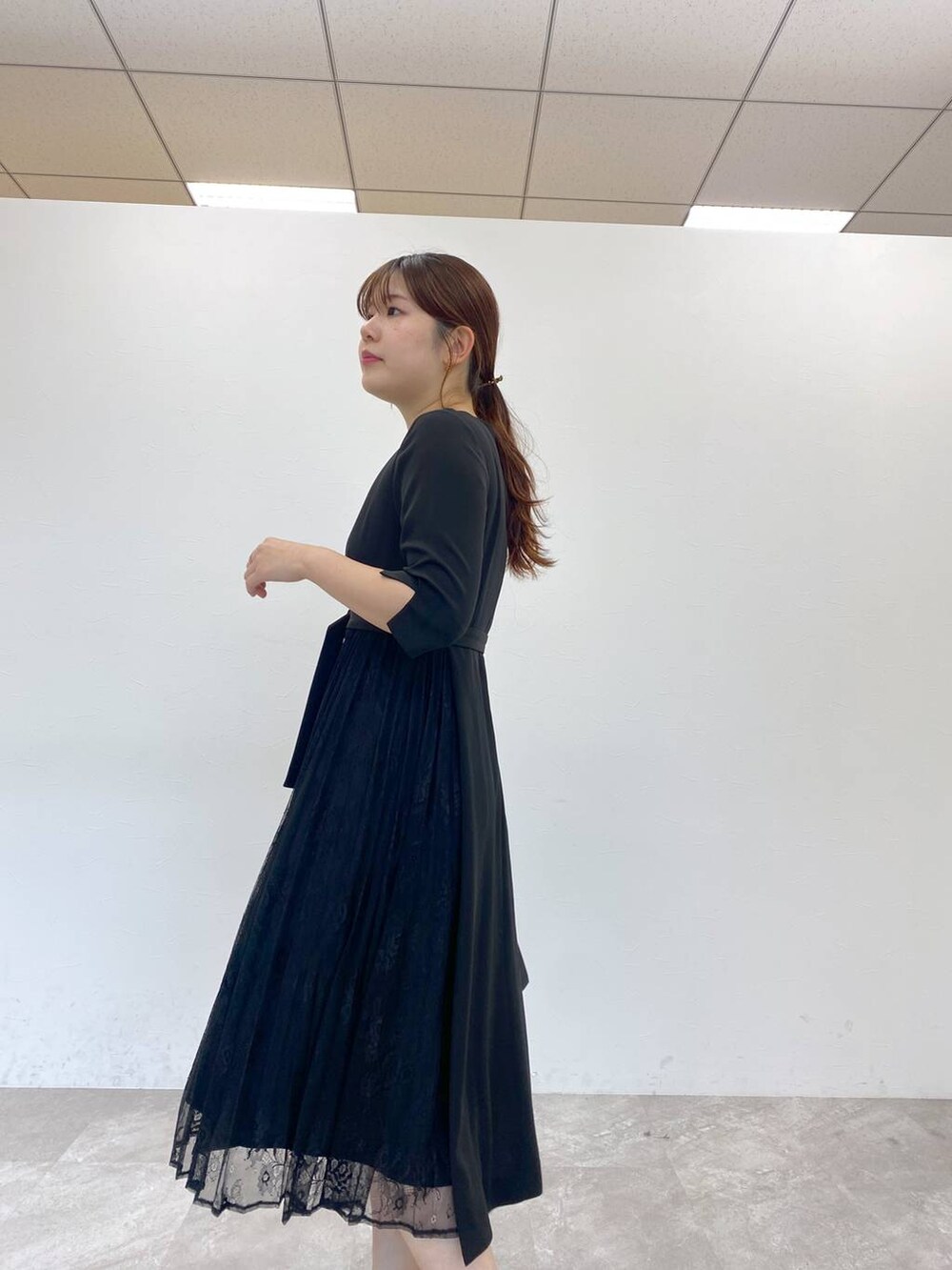 「オケージョン、きれいめ、入学式・卒業式、女子ウケ、カジュアル、体型カバー、休日コーデ、高身長、Andemiu」｜「Andemiuのセパレートヒールパンプス290966（パンプス、ブラック系）」を使った、andemiu_mayaさん（レディース・165cm）の冬コーディネートの4枚目の写真