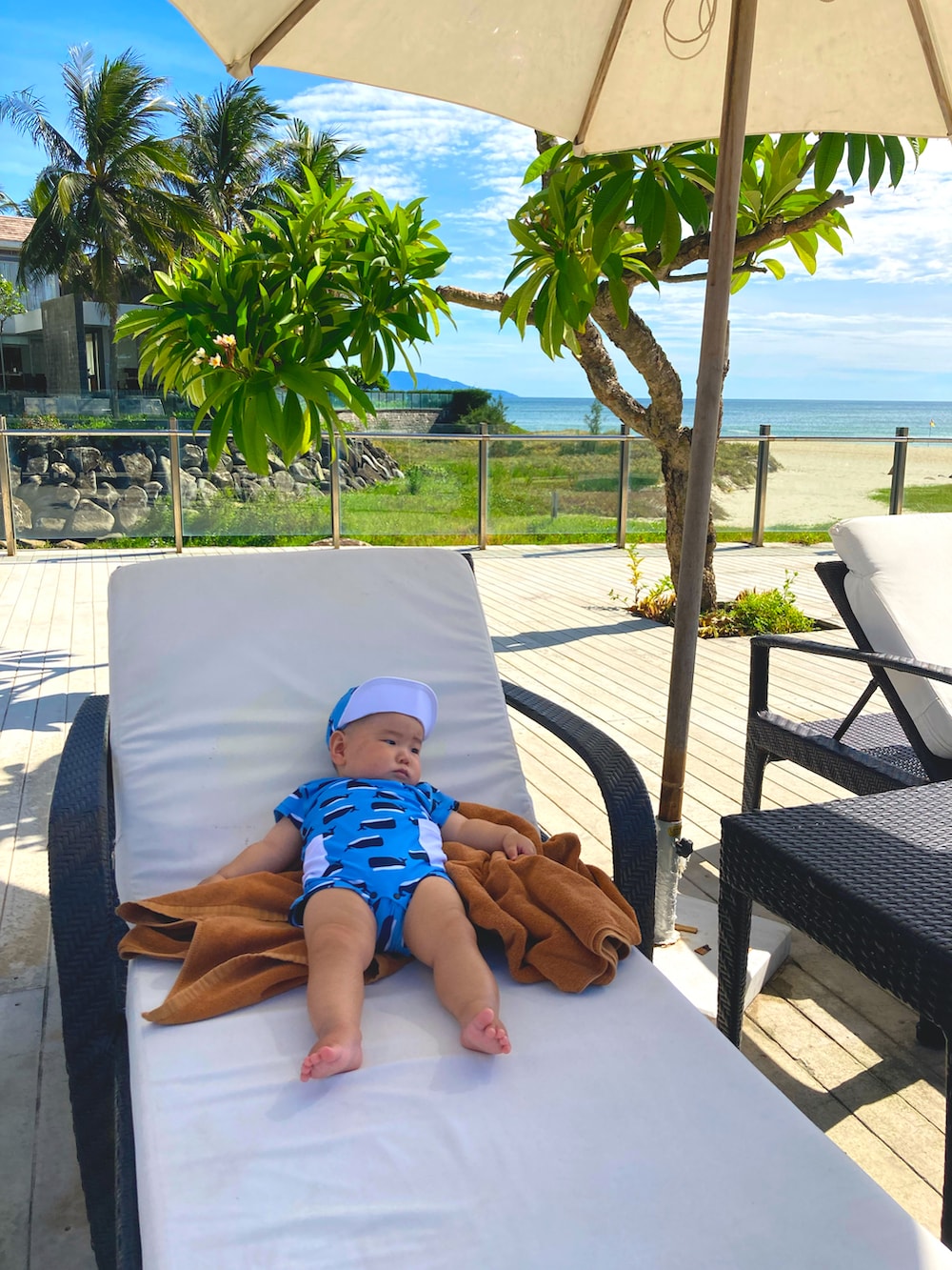 ブルー系の水着を着用したキッズの秋コーディネートの5枚目の写真