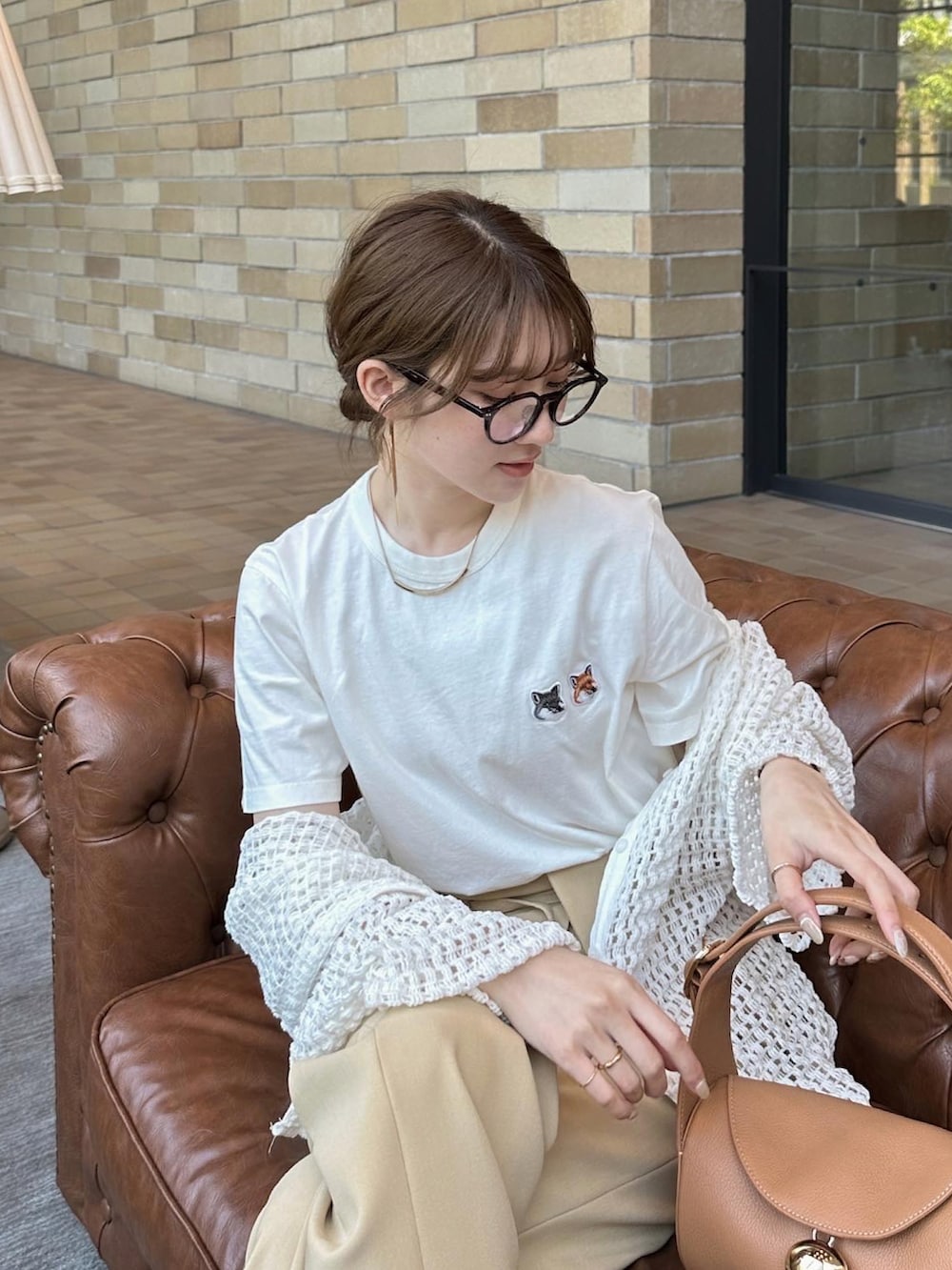 「春夏コーデ、お出かけコーデ、キレイめカジュアル、レイヤードスタイル、大人カジュアル、カラーコーデ、イエロー、カジュアル、カーディガン、Tシャツ、高身長女子」｜「Èaphiのアイテム（パンツ、イエロー系）」を使った、hasuneさん（レディース・164cm）の春コーディネートの3枚目の写真