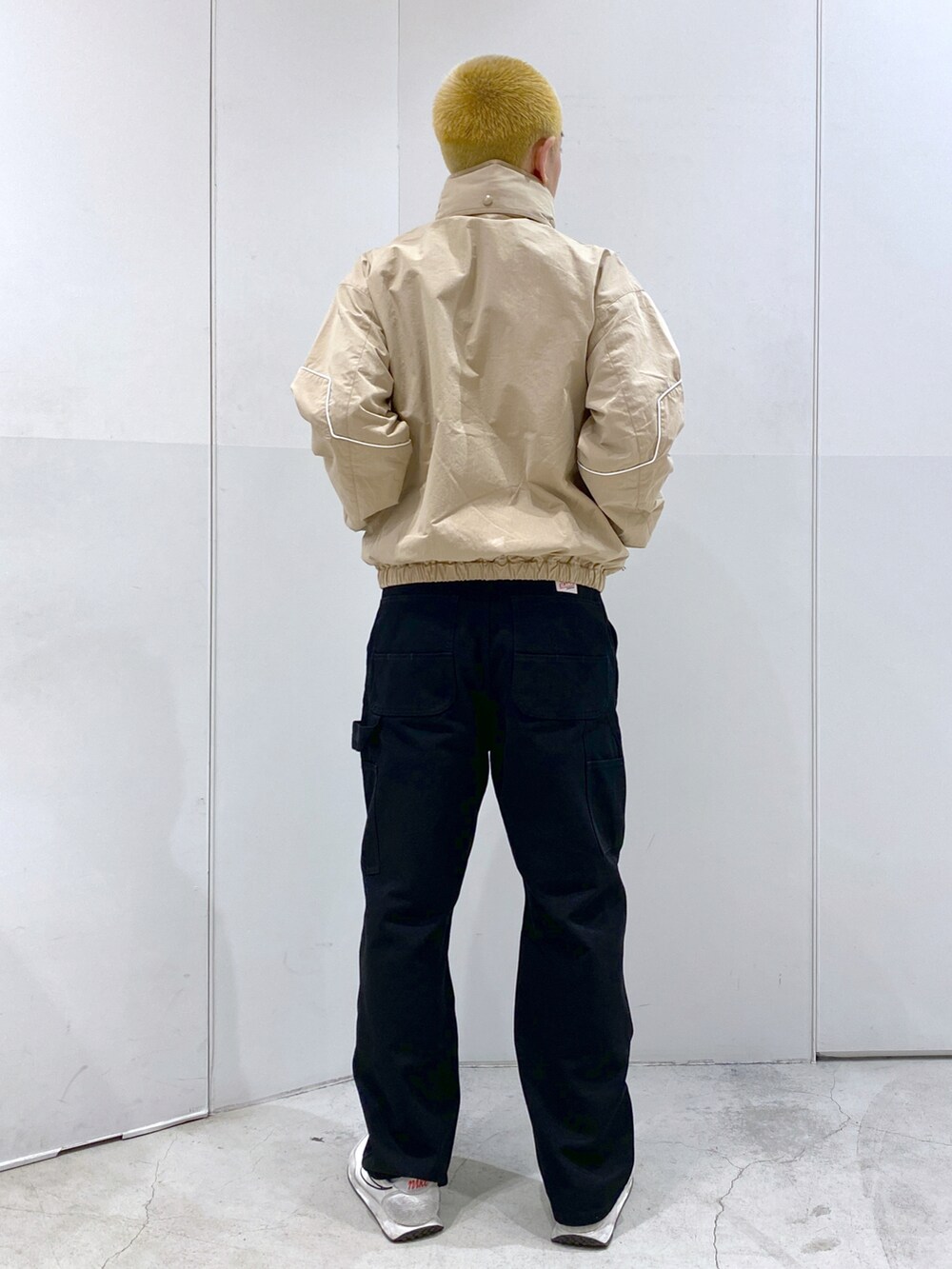 「私の推しブランド、XLARGE」｜「XLARGEのMULTI ZIP JACKET（ブルゾン、ベージュ系）」を使った、中山 麗士さん（メンズ・178cm）の冬コーディネートの3枚目の写真