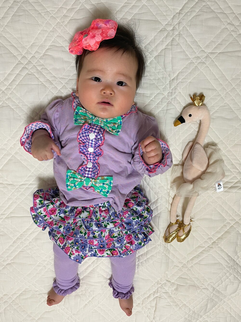 パープル系のスウェット、パープル系のトップス、その他のその他パンツを着用したキッズの冬コーディネートの3枚目の写真