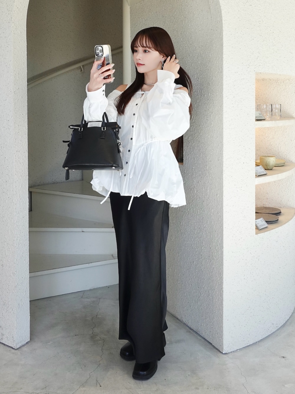 Harukaさんの「【25SPRING PRE-ORDER】Multiway Taffeta Blouse/マルチウェイタフタブラウス【MAISON SPECIAL/メゾンスペシャル】（MAISON SPECIAL）」を使ったコーディネートの2枚目の写真