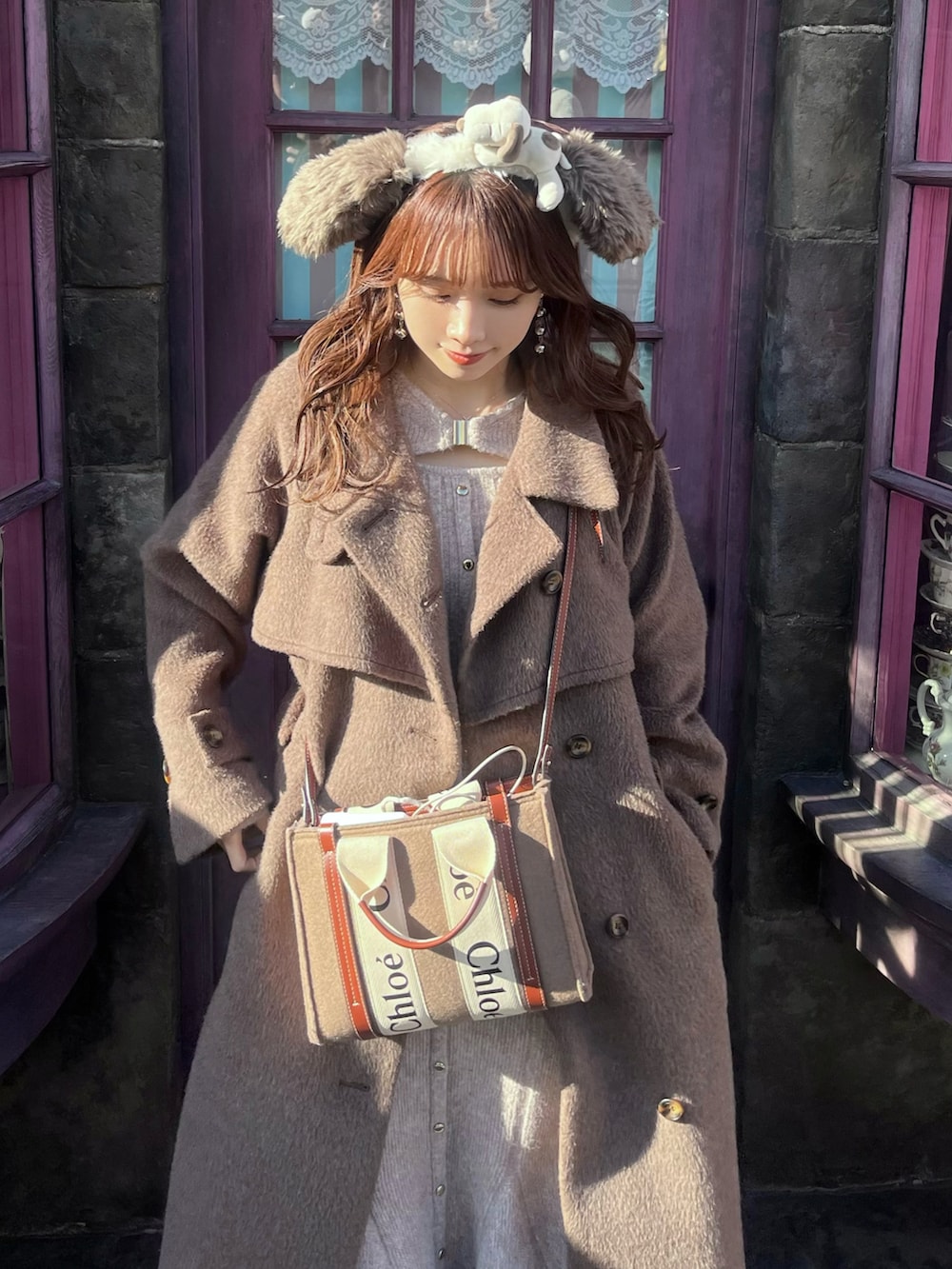 「今日のコスメと服、冬コーデ、ワンピース、ロングワンピース、ニットワンピース、ロングコート、冬アウター、ユニバ、テーマパーク、USJ、ニット、デートスタイル（WOMEN）、冬服、お出かけコーデ、大人女子」｜「Hollisのアイテム（ジャケット/アウター、ブラウン系）」を使った、Harukaさん（レディース・158cm）の冬コーディネートの2枚目の写真