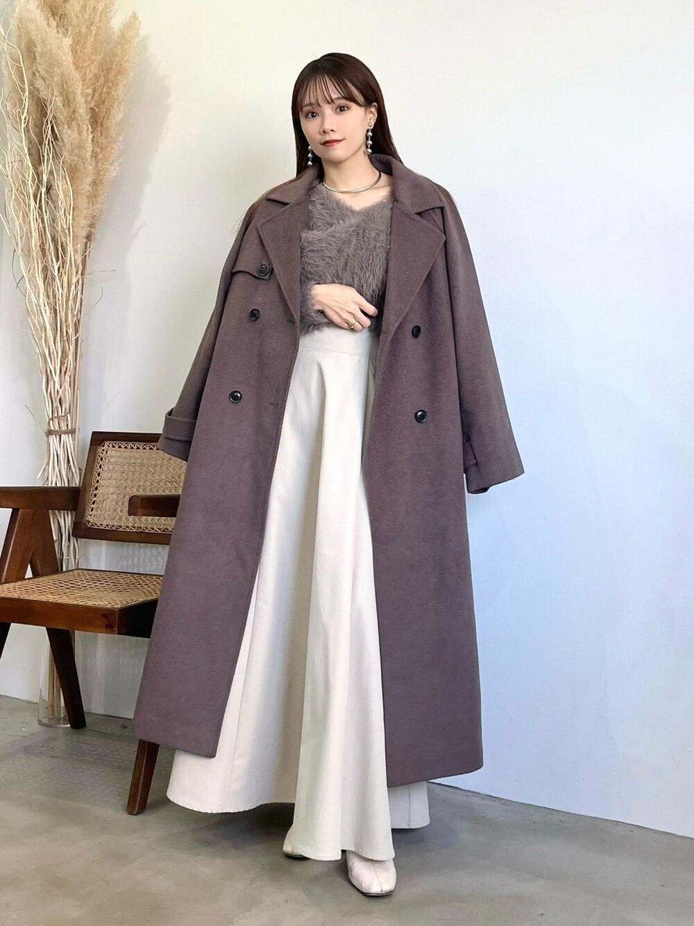 「冬コーデ、ロングスカート、お出かけコーデ、休日スタイル、コート、デートコーデ、プチプラ、ニット、冬アウター、キレイめ、大人かわいい、スカート、デート、キレイめコーデ、春色」｜「LVEU.の【ORIGINAL】Wool trench coat / ウールトレンチコート（チェスターコート、ブラウン系）」を使った、Harukaさん（レディース・158cm）の冬コーディネートの2枚目の写真