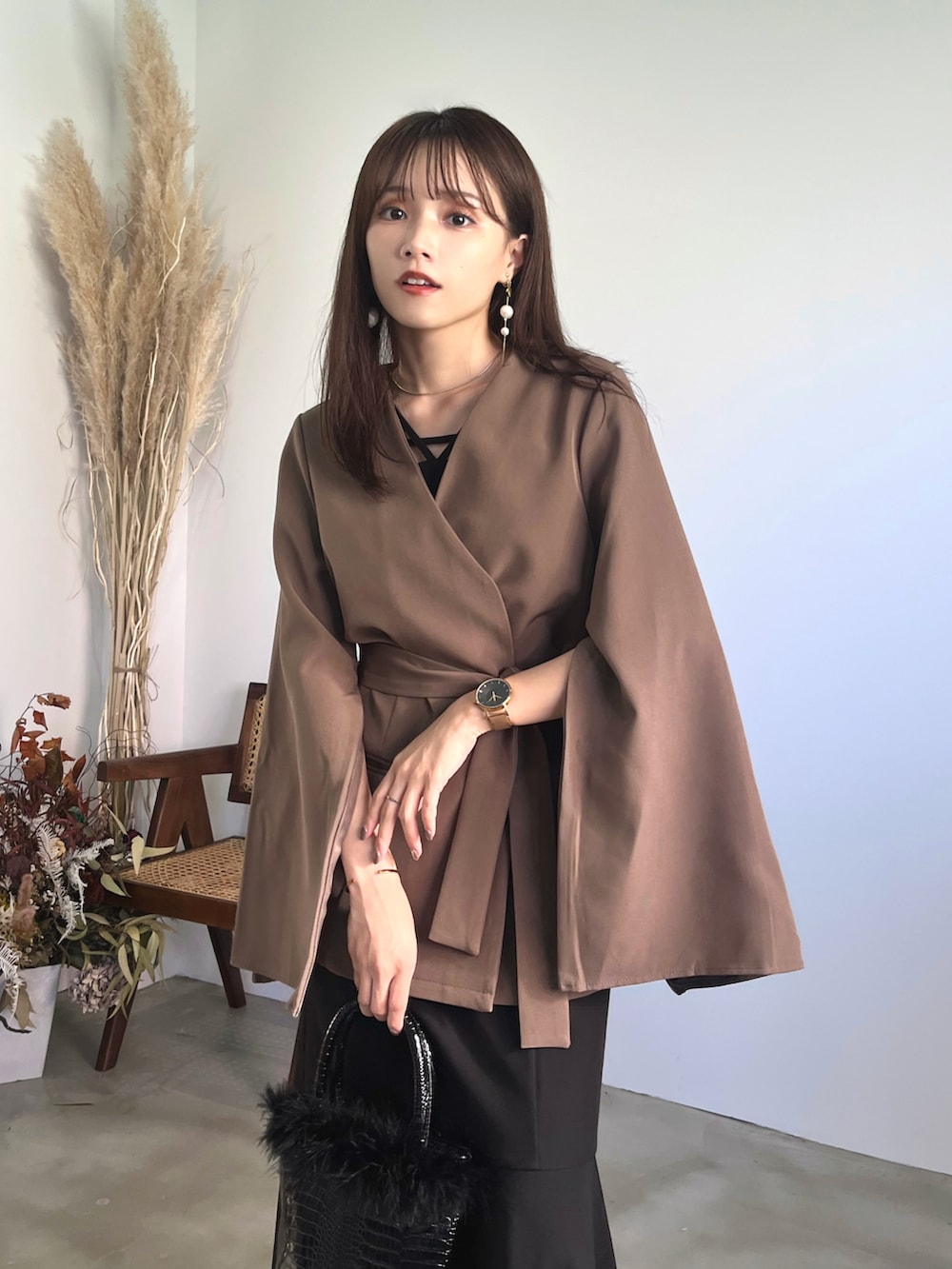 「秋コーデ、秋服準備はじめました、ジャケット、お出かけコーデ、ジャケットスタイル、ブーツ、ワンピース、キャミワンピース、オトナ女子、キレイめ、キレイめコーデ、ワンピーススタイル、秋服、ブラウン、デート」｜「Louereの2wayスリットスリーブノーカラージャケット（ノーカラージャケット、ブラウン系）」を使った、Harukaさん（レディース・158cm）の秋コーディネートの5枚目の写真