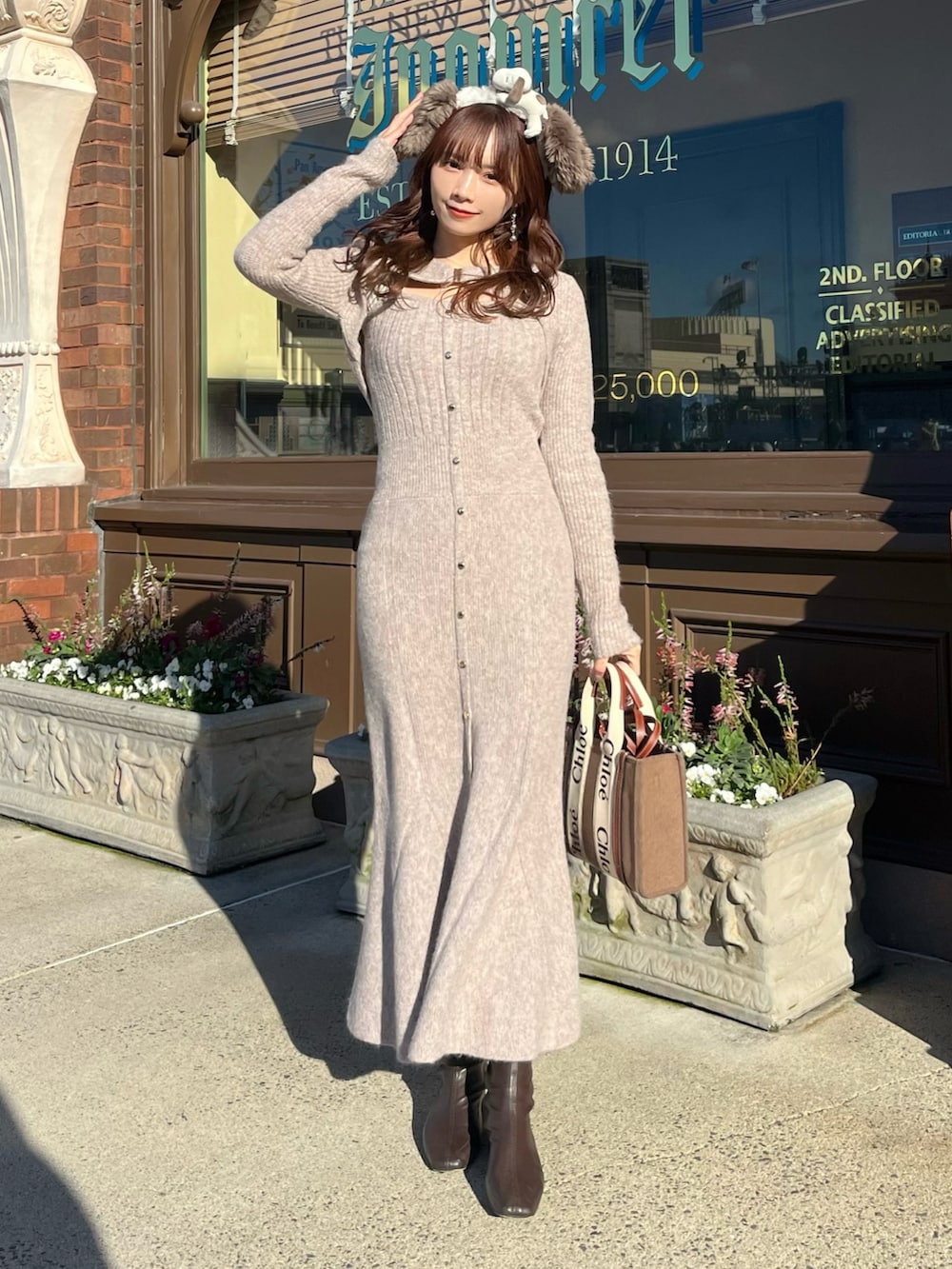 「今日のコスメと服、冬コーデ、ワンピース、ロングワンピース、ニットワンピース、ロングコート、冬アウター、ユニバ、テーマパーク、USJ、ニット、デートスタイル（WOMEN）、冬服、お出かけコーデ、大人女子」｜「Hollisのアイテム（ジャケット/アウター、ブラウン系）」を使った、Harukaさん（レディース・158cm）の冬コーディネートの5枚目の写真
