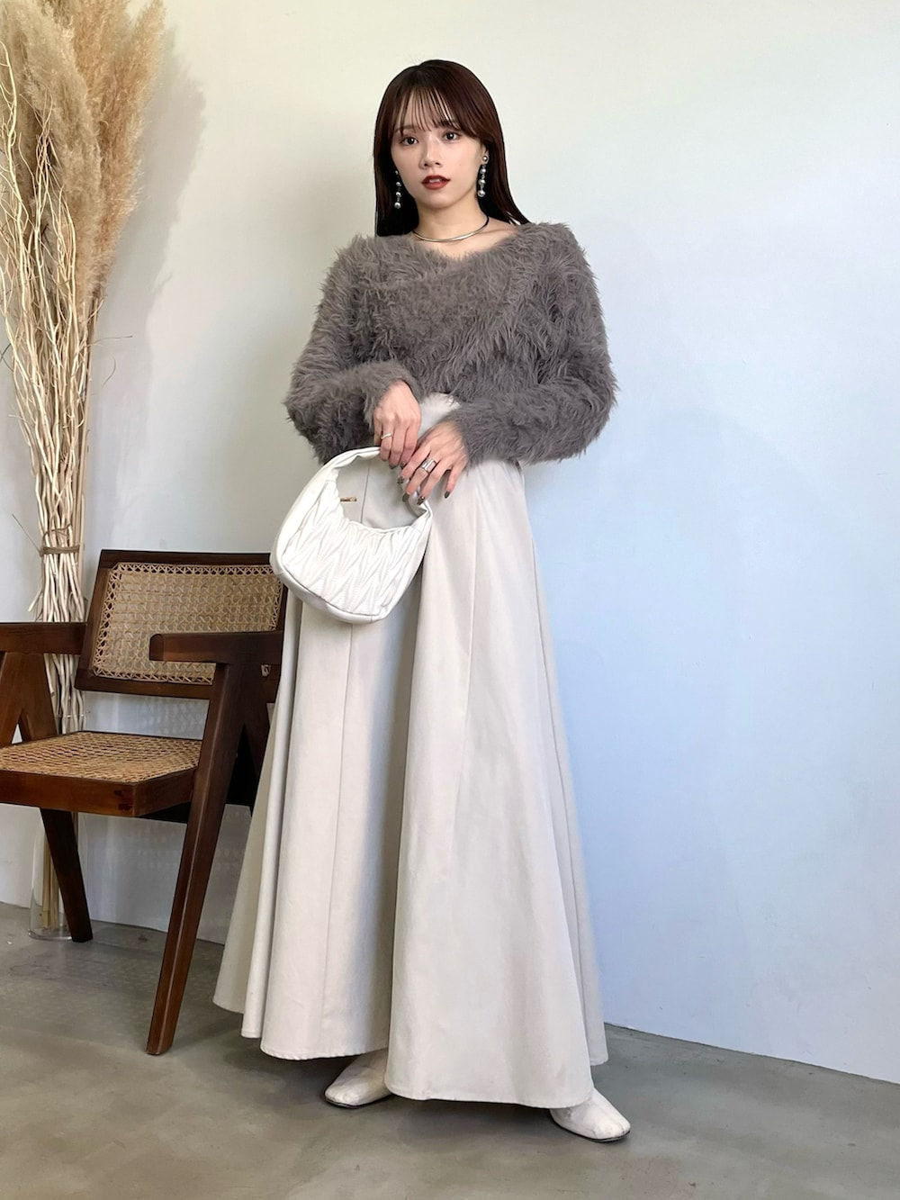「冬コーデ、ロングスカート、お出かけコーデ、休日スタイル、コート、デートコーデ、プチプラ、ニット、冬アウター、キレイめ、大人かわいい、スカート、デート、キレイめコーデ、春色」｜「LVEU.の【ORIGINAL】Wool trench coat / ウールトレンチコート（チェスターコート、ブラウン系）」を使った、Harukaさん（レディース・158cm）の冬コーディネートの3枚目の写真