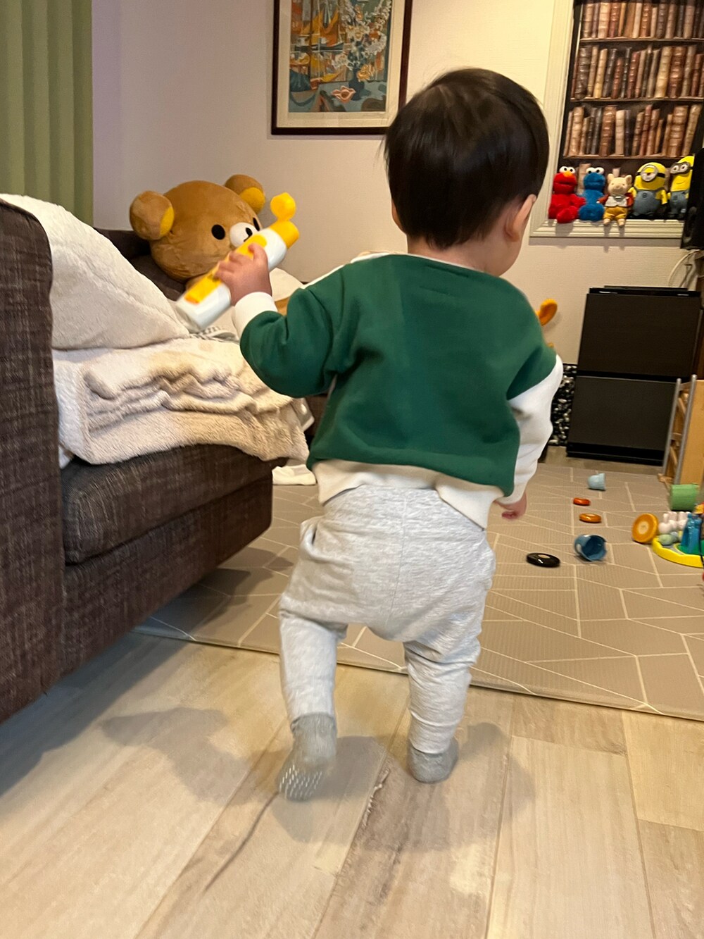 「トレーナー、スウェット、スウェットパンツ、1歳、1歳2ヶ月、70cm、75cm、おとこのこ、男の子」｜「BIG FIELDのウラキモウ切り替えトレーナー/裏起毛（80～150cm）（スウェット、ホワイト系）」を使った、美優さん（レディース・168cm）の冬コーディネートの2枚目の写真