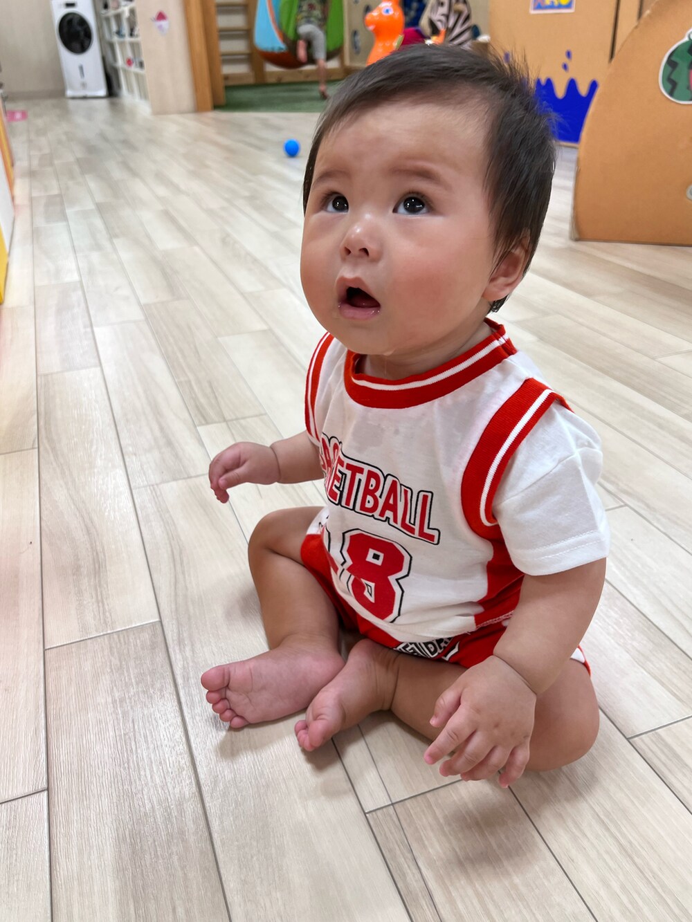 「セットアップ、9ヶ月、おとこのこ、バスケ、バスケタンク」｜「SHEINのアイテム（Tシャツ/カットソー、レッド系）」を使った、美優さん（レディース・168cm）の夏コーディネートの2枚目の写真