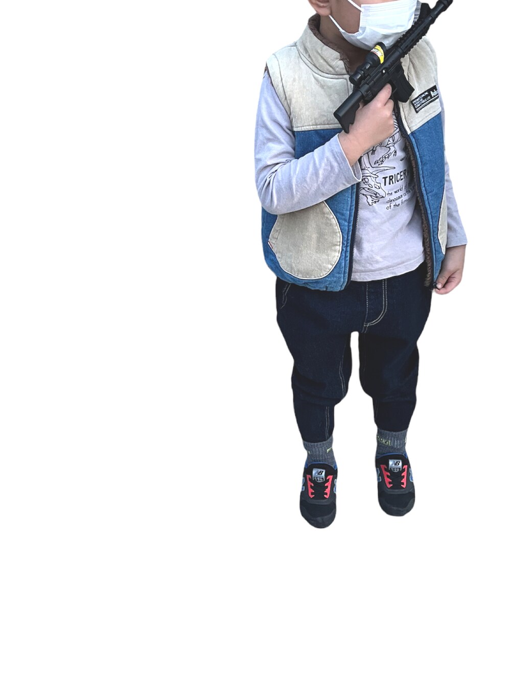 「春服みてみて、デニムパンツ、ブランシェス、ブランシェス(BRANSHES)、Branshes、男の子コーデ、4歳、4歳男の子、スニーカーコーデ、おとこのこ、デニムコーデ、靴下イン」｜「BRANSHESの【ガーデナーテーパード】デニムパンツ（デニムパンツ、ブルー系）」を使った、rkさん（キッズ・80cm）の春コーディネートの2枚目の写真
