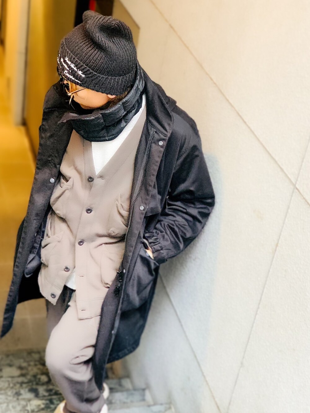 「セットアップ、スウェット、トレーナー、NUMBER (N)INE、ネックウォーマー、モッズコート、マウンテンパーカー、ニット帽、秋冬コーデ、大人カジュアル、ストリートファッション、大人コーデ」｜「NUMBER (N)INEのPOCKET SWEAT PULLOVER（スウェット、グレー系）」を使った、TETUさん（メンズ・174cm）の冬コーディネートの2枚目の写真