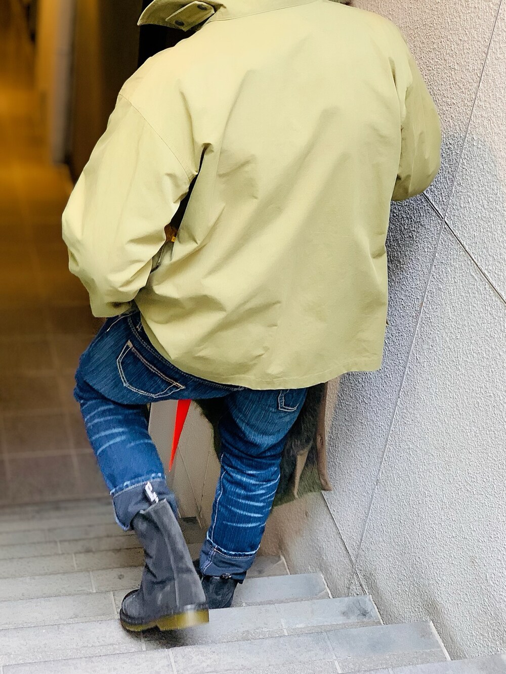「カーディガン、ミリタリー、レオパード、Dr.Martens、ミリタリージャケット、デニムパンツ、ボーダーニット、大人コーデ、NUMBER (N)INE、フェザーヤーン」|「NUMBER (N)INEのMILITARY SHIRT / ミリタリーシャツ(シャツ/ブラウス、グリーン系)」を使った、TETUさん(メンズ・174cm)の秋コーディネートの3枚目の写真