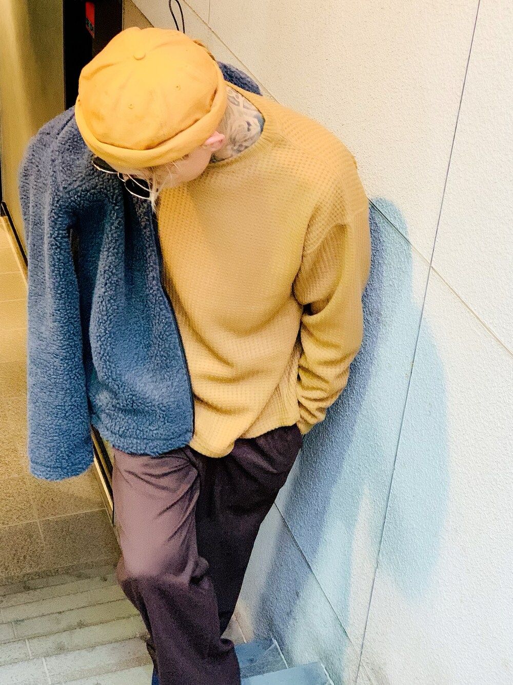 「ボアジャケット、ワッフル、ボア、オトナカジュアル、シンプルコーデ、ロールキャップ、キャメル、ストリート、ADMIX、NUMBER (N)INE」｜「ADMIX/ATELIER SAB MENの【no sweat×ADMIX/ATELIER SAB MEN コラボ】ユニセックス もこもこ シェルパ ボア フリース ／ ジップアップ パーカー（ブルゾン、グレー系）」を使った、TETUさん（メンズ・174cm）の冬コーディネートの2枚目の写真