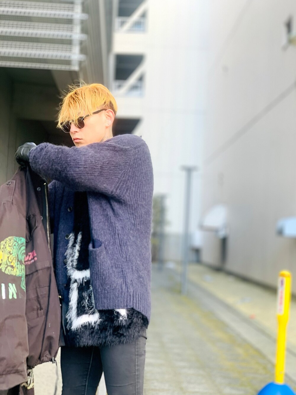「M65、ミリタリー、ミリタリージャケット、ストリート、ストリートファッション、カーディガン、NUMBER (N)INE、モヘアニット、秋冬コーデ、バックプリント、バックスタイル」｜「M65 made in usaのアイテム（ミリタリージャケット、ブラック系）」を使った、TETUさん（メンズ・174cm）の春コーディネートの2枚目の写真