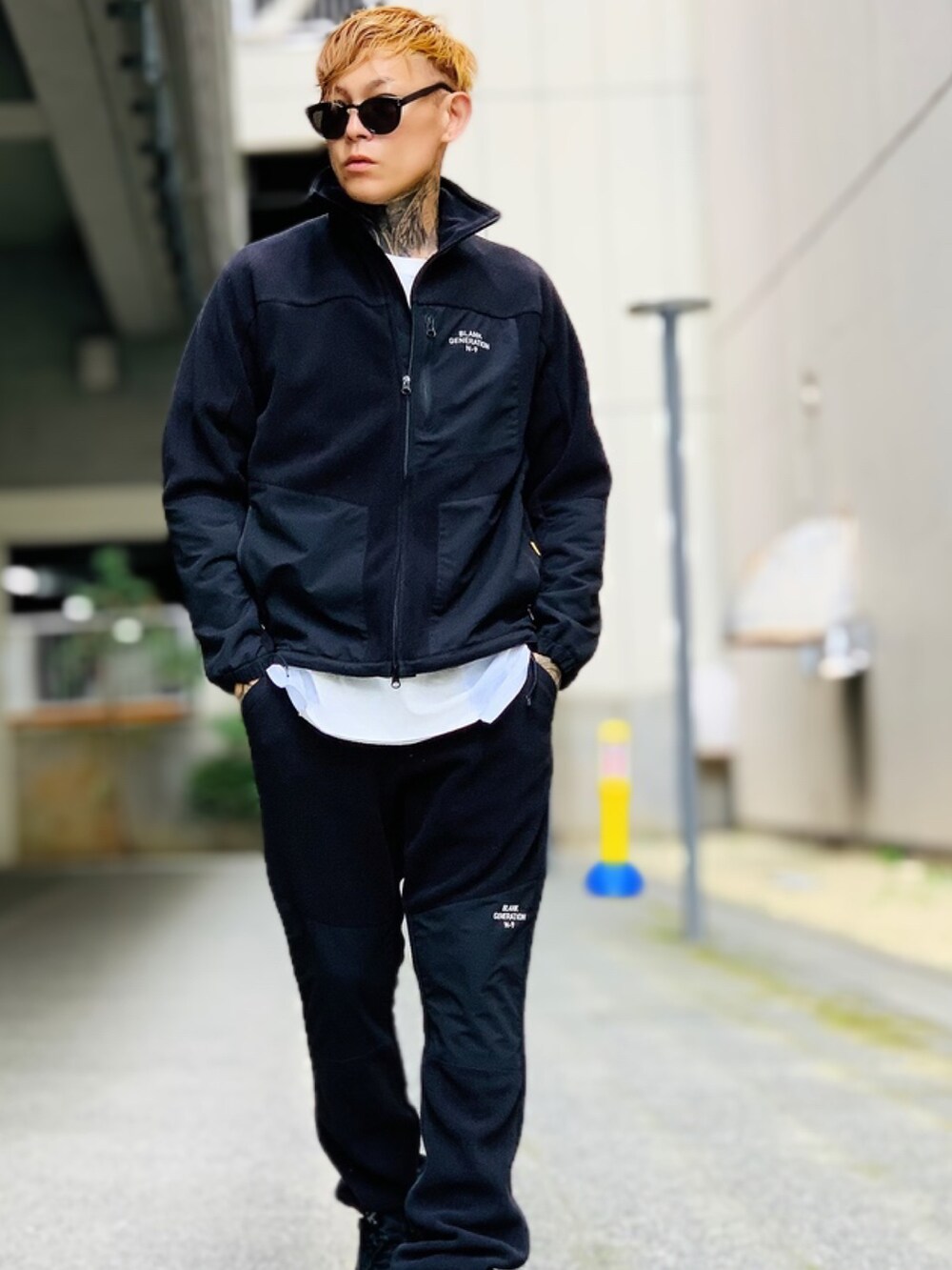「セットアップ、シンプル、ストリート、モノトーン、フリース、ジャージ、フリースパンツ、フリースジャケット、NUMBER (N)INE、秋冬コーデ」｜「NUMBER (N)INEのFLEECE JERSEY  BLOUSON  / フリースジャージ ブルゾン（ジャージ、ブラック系）」を使った、TETUさん（メンズ・174cm）の秋コーディネートの3枚目の写真