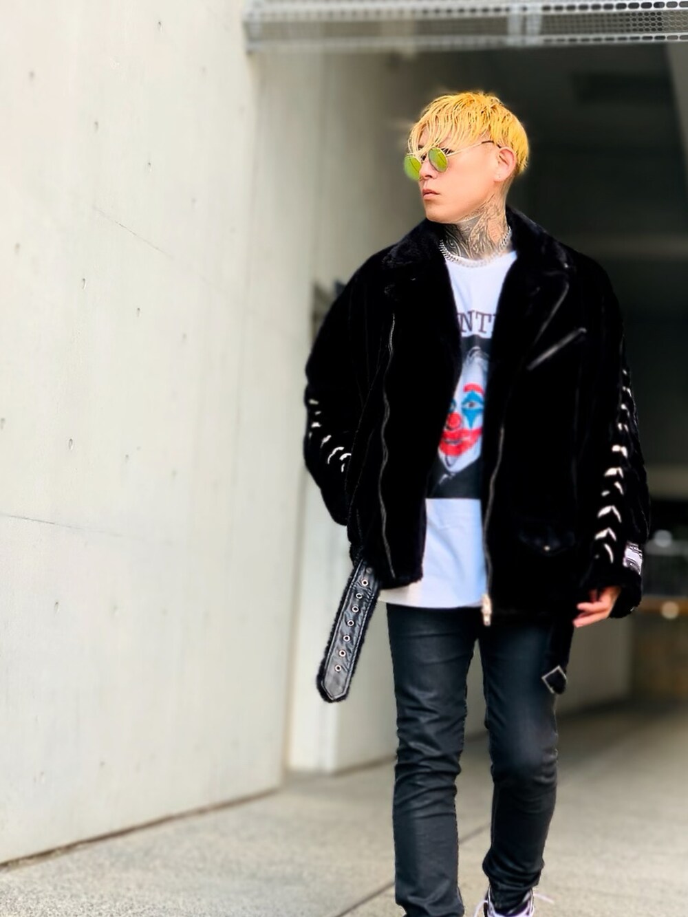 「スニーカーコーデ、コンバース、ライダース、ライダースジャケット、BACKSTAGE PASS、春コーデ、デニム、デニムパンツ、Diesel、converse、ロンT、SBG、オーバーサイズ、ビッグシルエット」｜「BACKSTAGE PASSのアイテム（ライダースジャケット、ブラック系）」を使った、TETUさん（メンズ・174cm）の春コーディネートの2枚目の写真