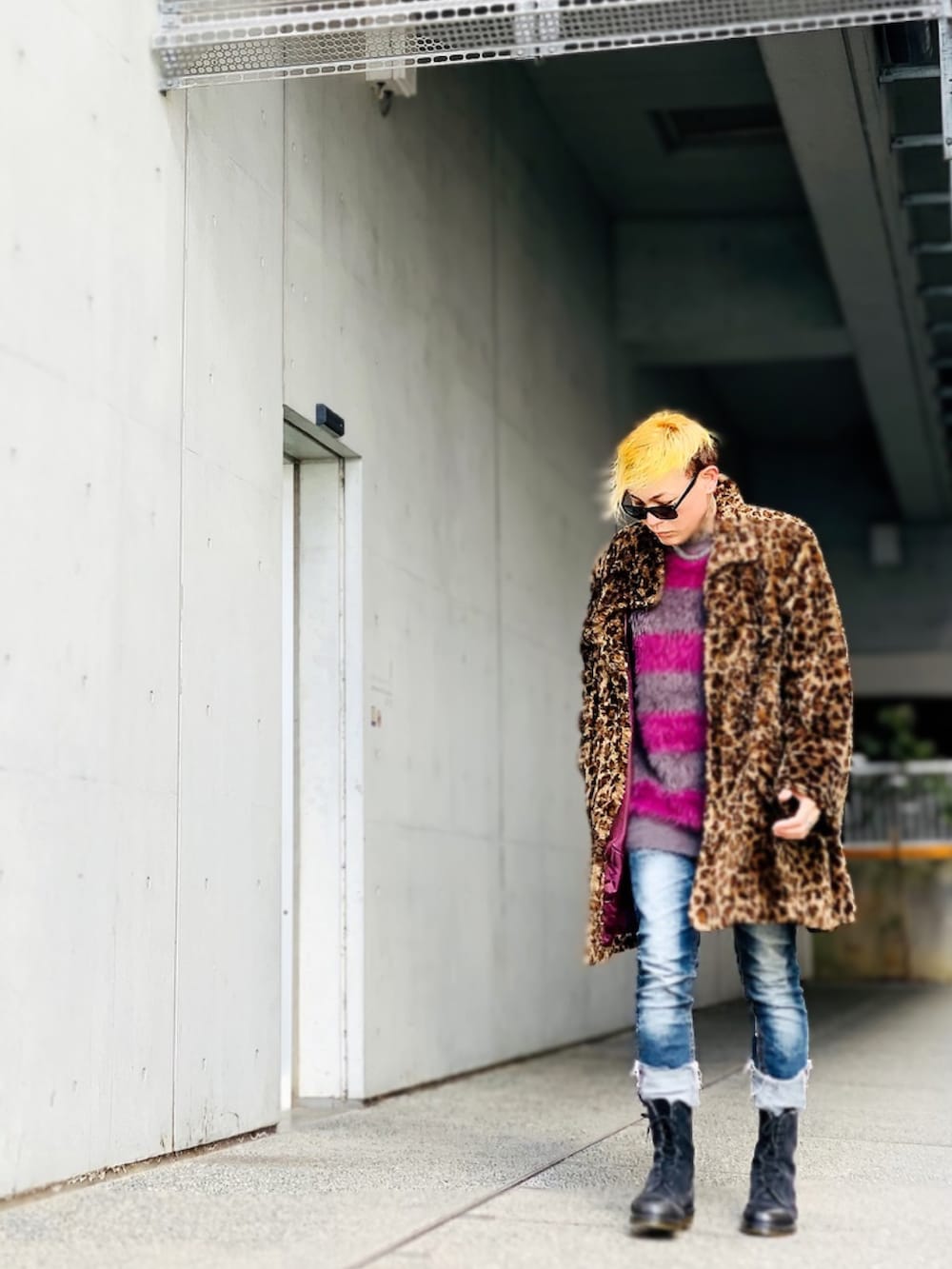 「オトナカジュアル、オーバーサイズ、ビッグシルエット、デニム、デニムパンツ、ブーツ、Dr.Martens、ボーダーニット、ファー、ひょう柄、レオパード、シルバーアクセサリー、バングル、ブレスレット、SBG」｜「SBGのSBG 喜平チェーンネックレス（ネックレス、シルバー系）」を使った、TETUさん（メンズ・174cm）の冬コーディネートの5枚目の写真