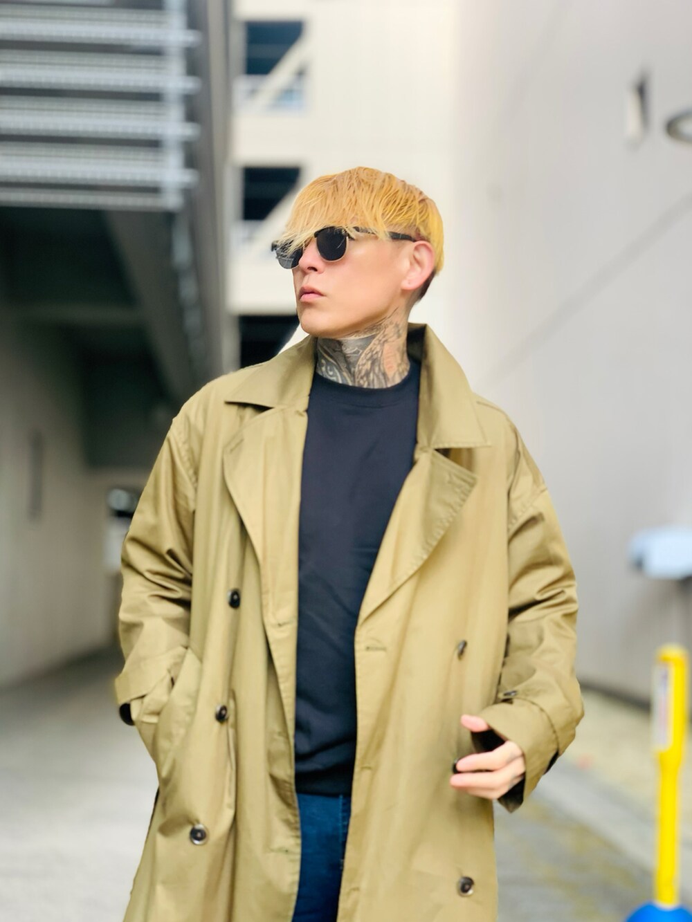 「春、スプリングコート、ADMIX、admixjapan、トレンチコート、アドミックス、オーバーサイズ、ビッグシルエット、春コーデ、ロングトレンチコート」｜「ADMIX/ATELIER SAB MENのコットンツイル ／ オーバーサイズ マキシ丈 ロング トレンチコート スプリングコート（トレンチコート、グリーン系）」を使った、TETUさん（メンズ・174cm）の冬コーディネートの2枚目の写真