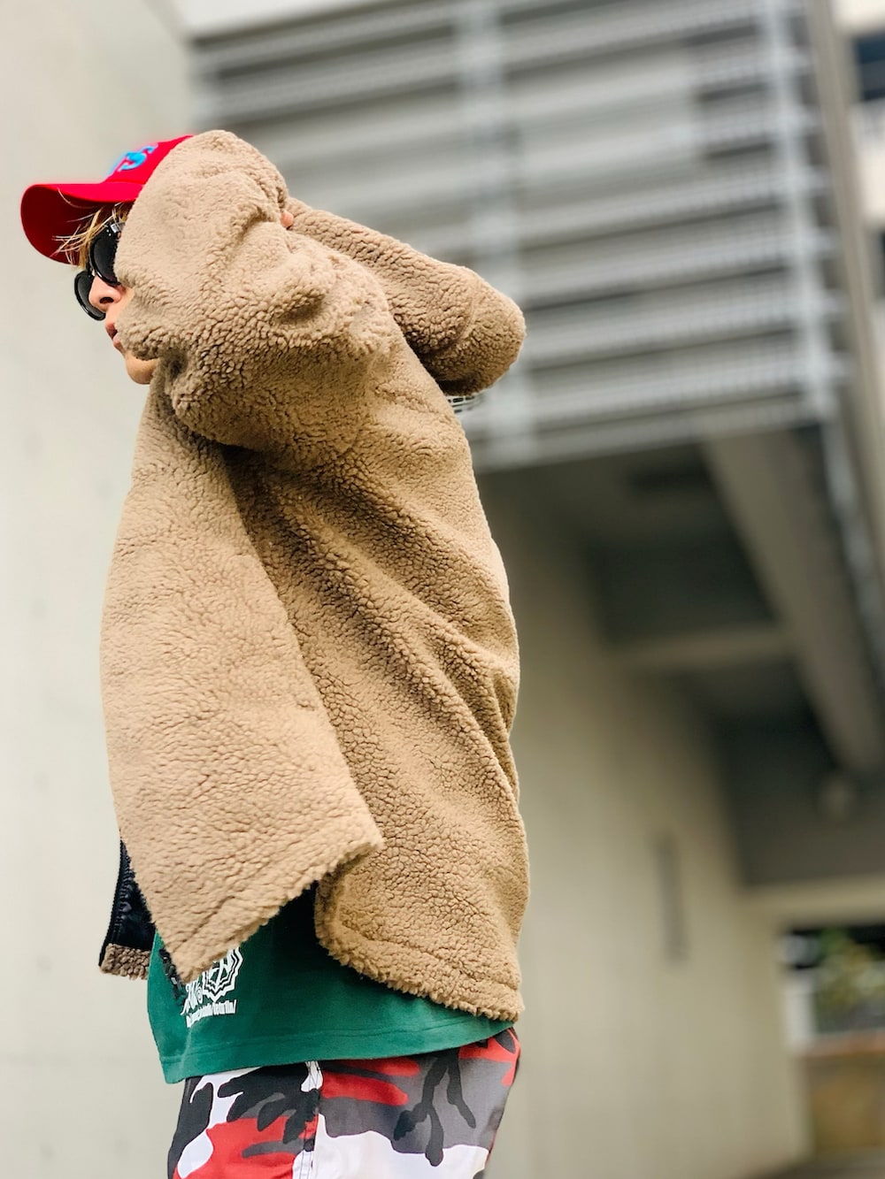 「カモフラ、迷彩、迷彩柄、キャップ、ボアジャケット、ボアブルゾン、ADMIX、シルバーアクセサリー、ネックレス、SBG、秋冬コーデ、秋服」｜「INTS🌈のアイテム（Tシャツ/カットソー、グリーン系）」を使った、TETUさん（メンズ・174cm）の秋コーディネートの5枚目の写真