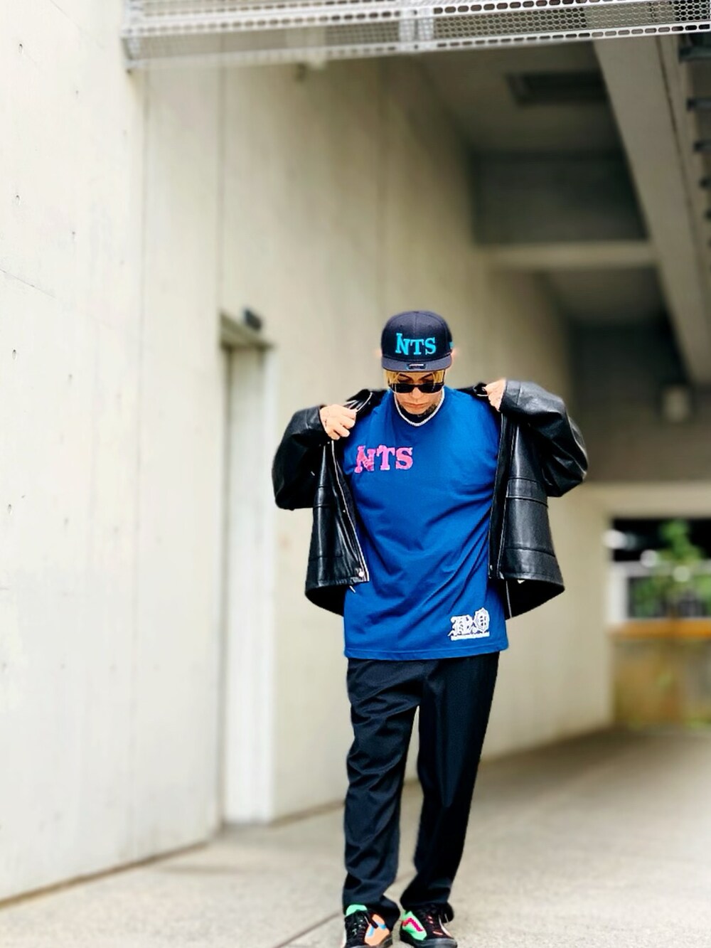 「ストリート、キャップ、オーバーサイズ、Tシャツ、シルバーアクセサリー、ネックレス、ブレスレット、秋、ビックシルエット、ミリタリー」｜「SBGのSBG 喜平チェーンブレスレット（ブレスレット、ブラック系）」を使った、TETUさん（メンズ・174cm）の秋コーディネートの4枚目の写真