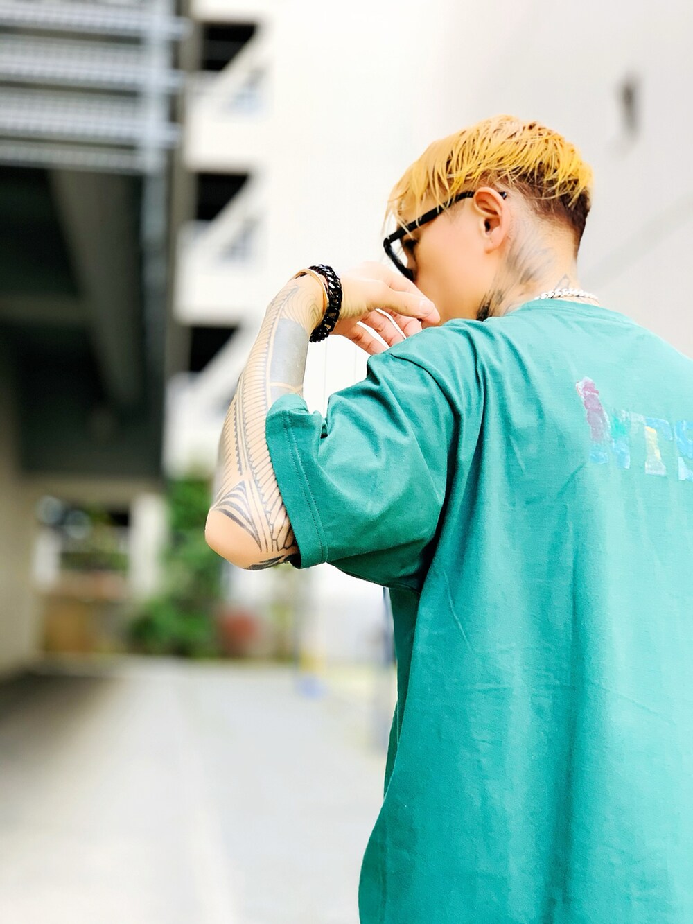 「オーバーサイズ、Tシャツ、ラフ、ネックレス、ブレスレット、バングル、SBG、ストリート、ビッグシルエット」｜「SBGのSBG CZキューバンチェーンネックレス（ネックレス、シルバー系）」を使った、TETUさん（メンズ・174cm）の秋コーディネートの5枚目の写真