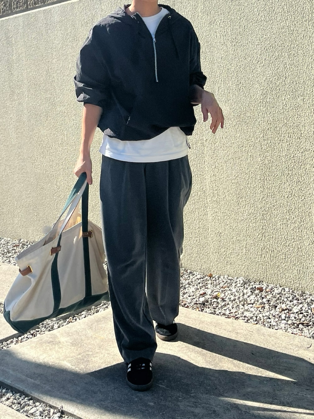 「秋コーデ、スポーツミックス、秋服、オトナカジュアル、休日スタイル、秋っぽコーデ更新中、秋服準備はじめました、パンツコーデ、楽チンコーデ、ootd、ゆるコーデ、着回しコーデ、ママファッション、ママコーデ、アディダス」｜「sita paranticaのアイテム（トートバッグ、ホワイト系）」を使った、ATTSUさん（レディース・163cm）の秋コーディネートの2枚目の写真