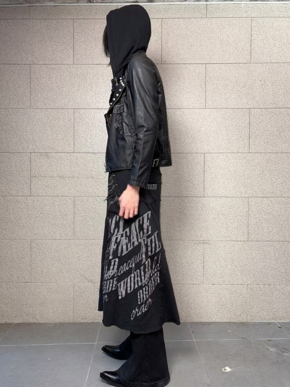 「GHOST OF HARLEMのアイテム（ライダースジャケット、ブラック系）」を使った、softhartさん（メンズ・186cm）の秋コーディネートの2枚目の写真
