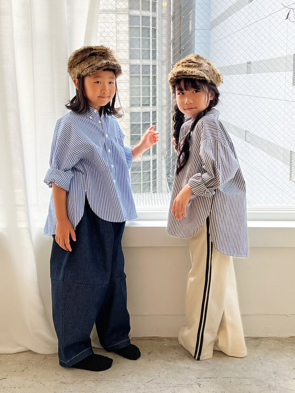 「秋服まるっと大公開、デニム、秋服準備はじめました、シャツスタイル、ファー小物、キャップ、秋コーデ、お出かけコーデ、休日スタイル、シンプルコーデ」｜「NHTのNHT/エヌエイチティー ファー帽子（キャスケット、ブラウン系）」を使った、KIYOKOHさん（キッズ・122cm）の秋コーディネートの2枚目の写真
