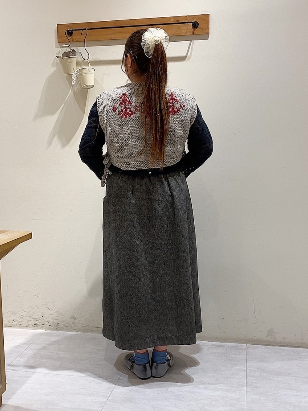 「TSUHARU by Samansa Mos2、休日スタイル、大人女子、今日のコーデ、オトナカワイイ、グレー、秋色、大人ガーリー、おしゃれさんと繋がりたい、高身長、冬コーデ、お出かけコーデ、秋服コーデ、ガーリーコーデ」｜「TSUHARU by Samansa Mos2のウール混ツイードギャザースカート（スカート、ブラック系）」を使った、のざ🌳さん（レディース・164cm）の秋コーディネートの3枚目の写真