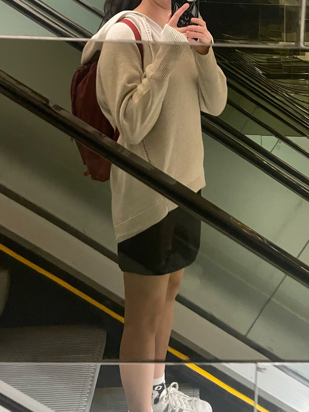 「大学生」｜「no brandのアイテム（パーカー、シルバー系）」を使った、NHYさん（レディース・165cm）の春コーディネートの2枚目の写真