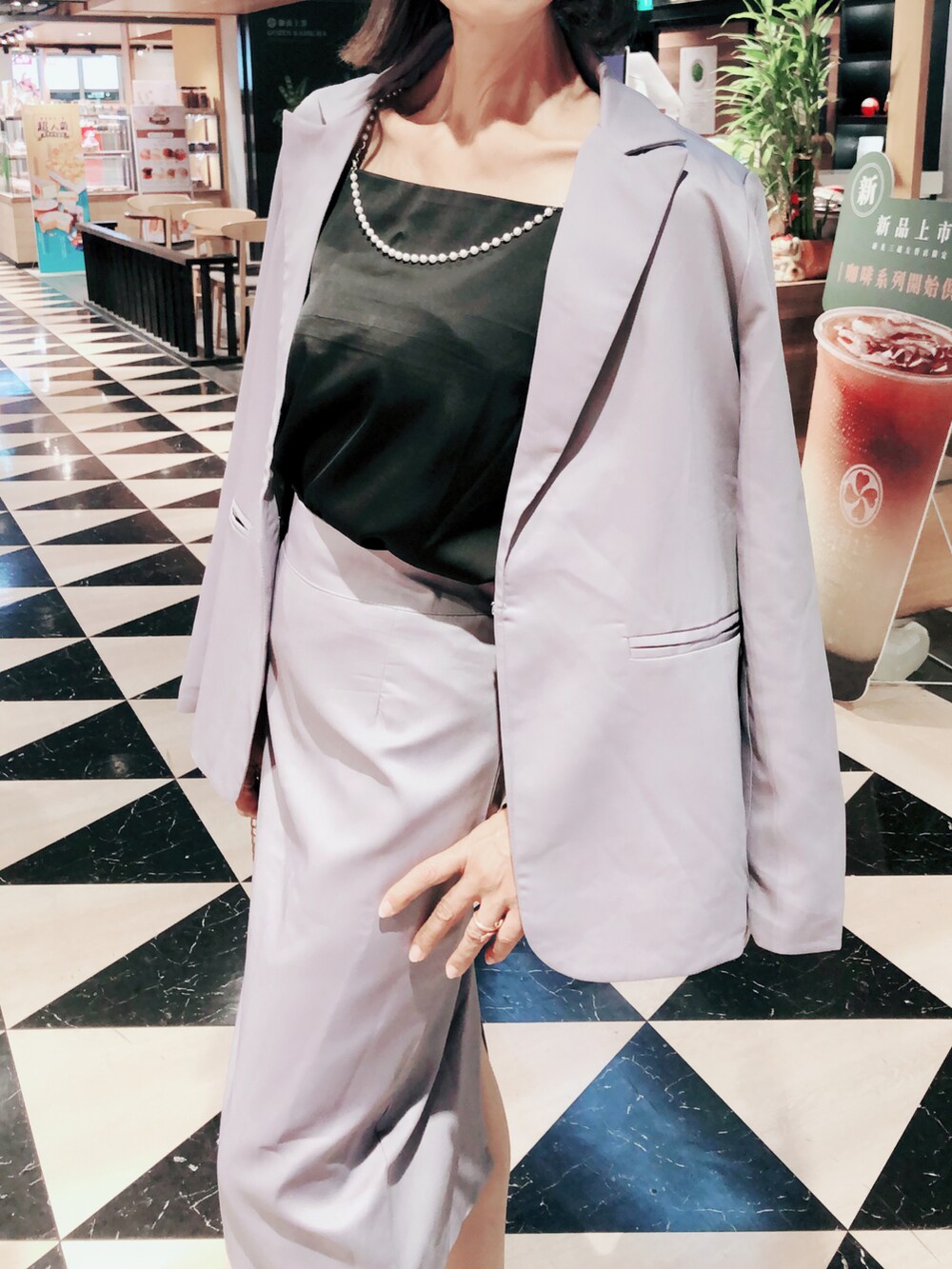 「GUCCI、女人味、西裝外套、西裝套裝、office、office style、office lady、momstyle、我媽陳小姐、媽媽穿搭」｜「hjctw.netのアイテム（トップス、ブラック系）」を使った、我媽陳小姐さん（レディース・168cm）の夏コーディネートの4枚目の写真