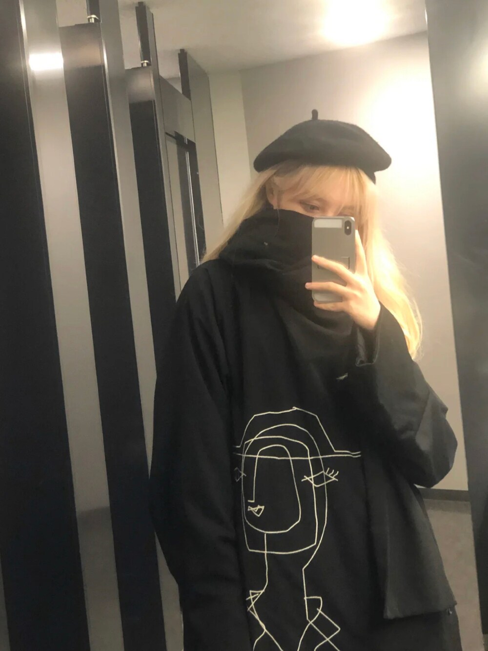 「Yohji Yamamoto POUR HOMMEのアイテム（その他アウター、ブラック系）」を使った、ruoweisさん（レディース・168cm）の秋コーディネートの3枚目の写真