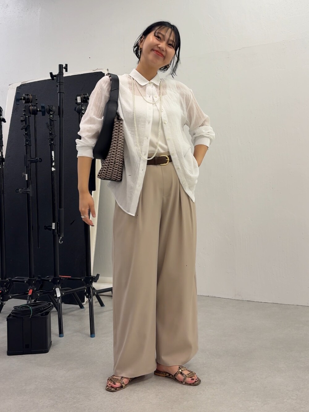 「Jena espace merveilleuxのガーゼバッククロスシャツ（シャツ/ブラウス、ホワイト系）」を使った、amuamuse7さん（レディース・160cm）の春コーディネートの2枚目の写真