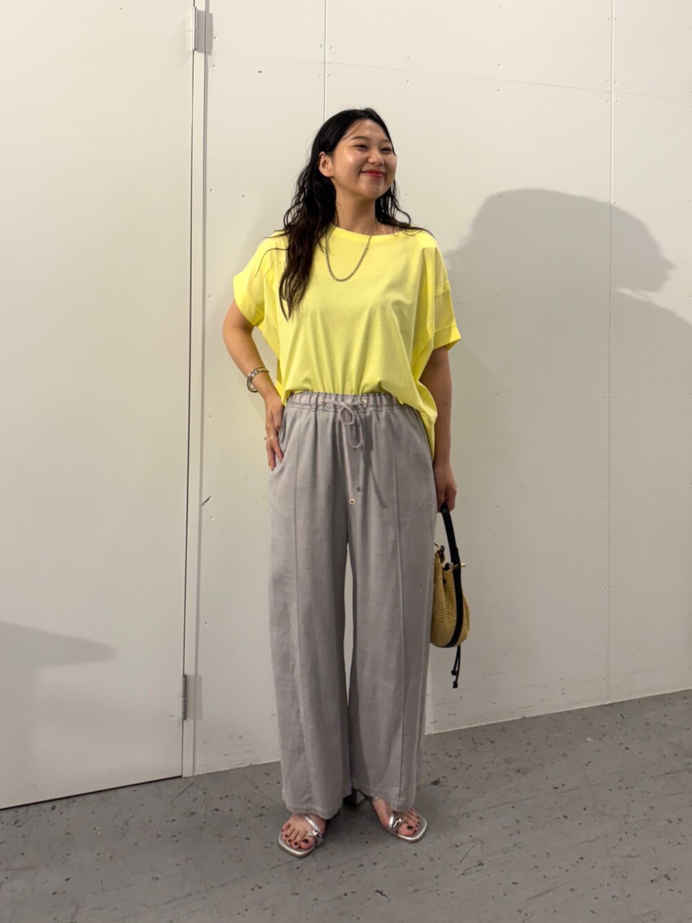 「Jena espace merveilleuxの【ジェナの定番】ビッグ変形Tシャツ（Tシャツ/カットソー、ホワイト系）」を使った、amuamuse7さん（レディース・160cm）の春コーディネートの2枚目の写真