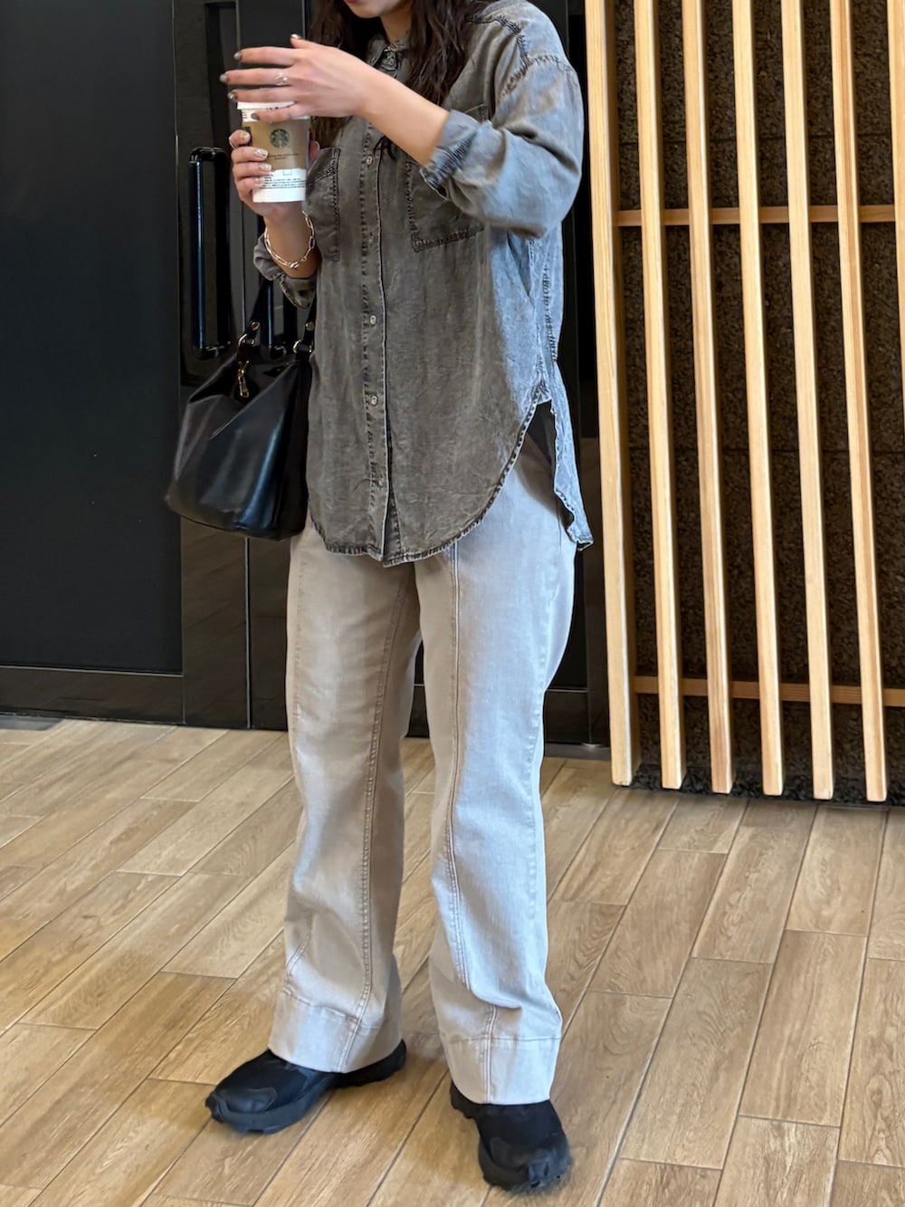 「Jena espace merveilleuxのセンターシームデニムパンツ（デニムパンツ、ブルー系）」を使った、amuamuse7さん（レディース・160cm）の冬コーディネートの3枚目の写真