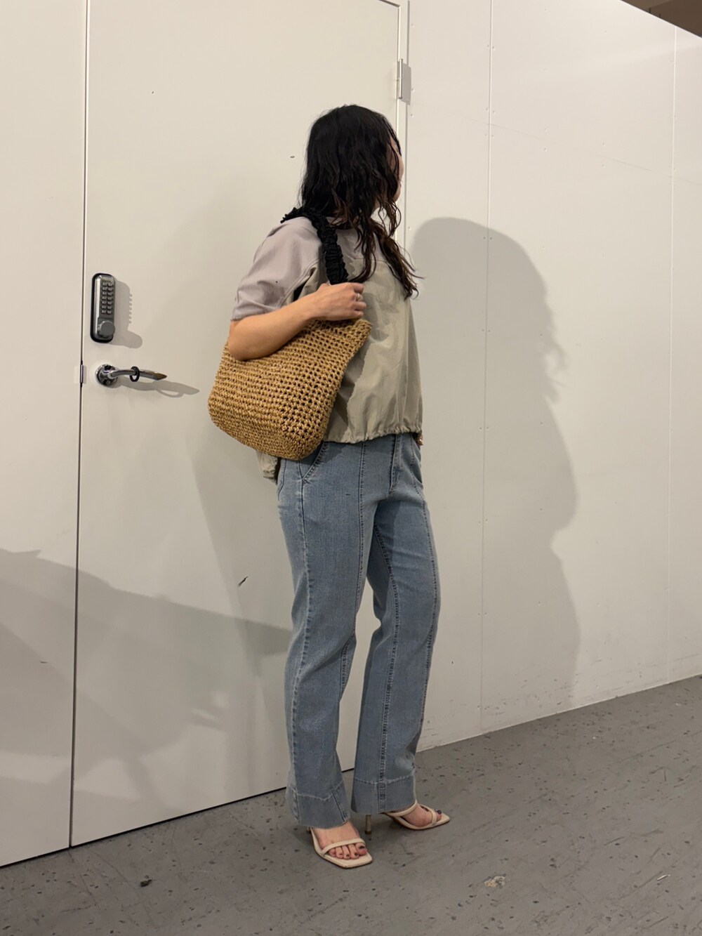 「Jena espace merveilleuxの【累計販売7000本突破／革命デニム】センターシームデニムパンツ（デニムパンツ、ブルー系）」を使った、amuamuse7さん（レディース・160cm）の春コーディネートの2枚目の写真