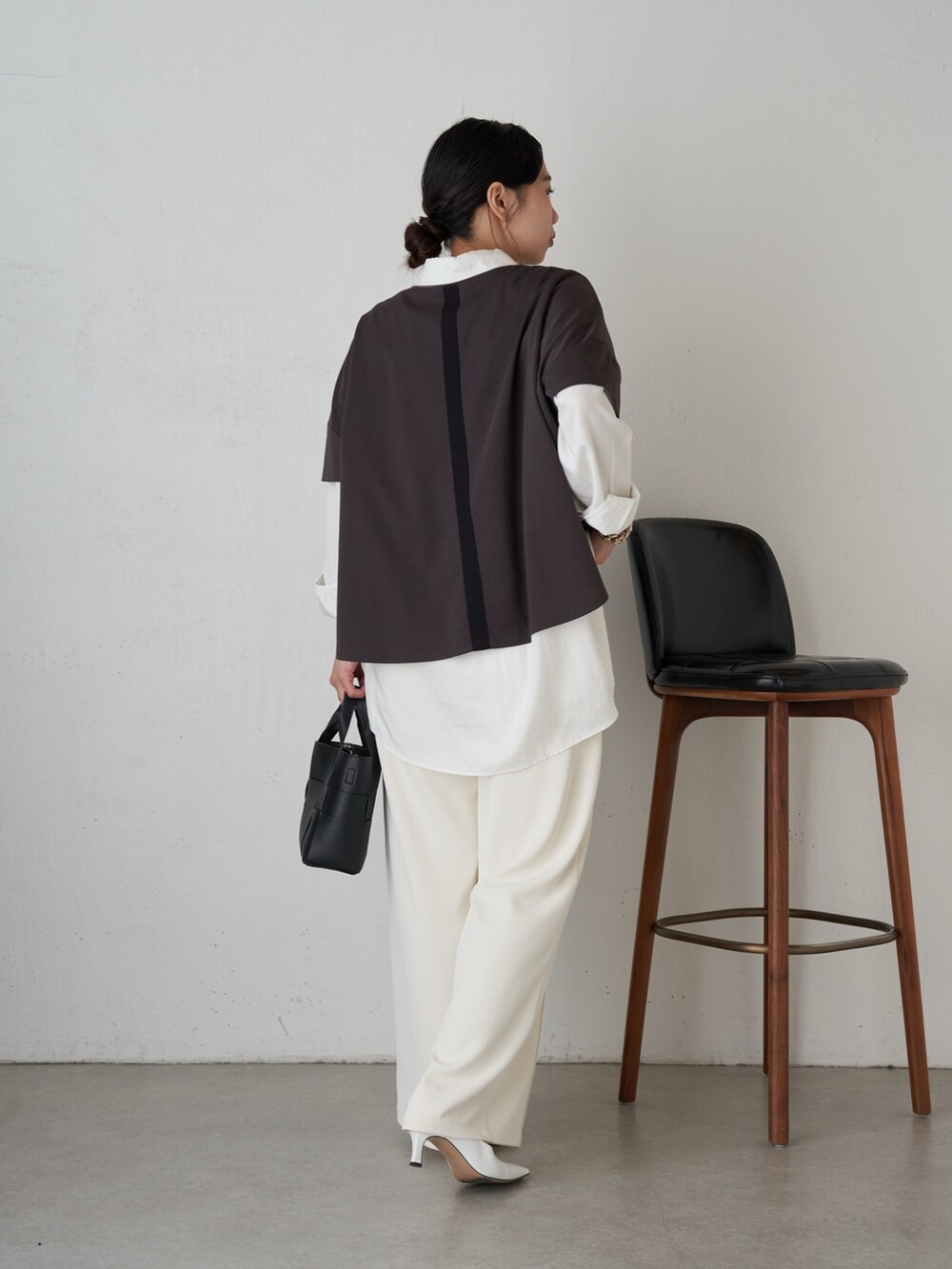 「Jena espace merveilleuxの【ドライタッチシャツ】バックカーブシャーリングシャツ（シャツ/ブラウス、ホワイト系）」を使った、amuamuse7さん（レディース・160cm）の春コーディネートの2枚目の写真