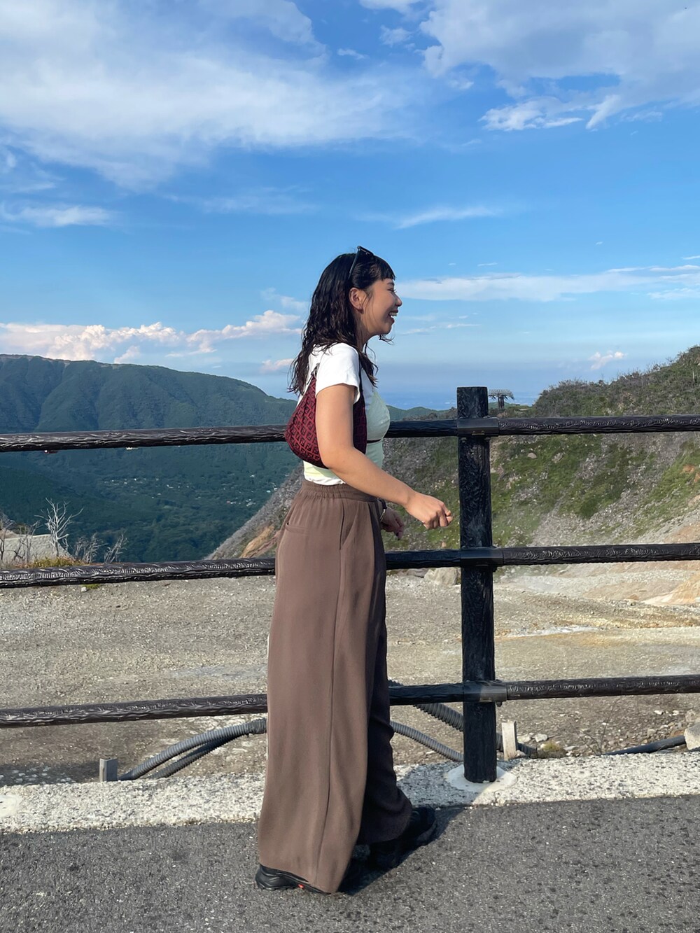 「Jena espace merveilleuxの【ー3キロ見え！】【一部WEB限定カラー】トロミタックワイドパンツ（その他パンツ、グリーン系）」を使った、amuamuse7さん（レディース・159cm）の秋コーディネートの3枚目の写真