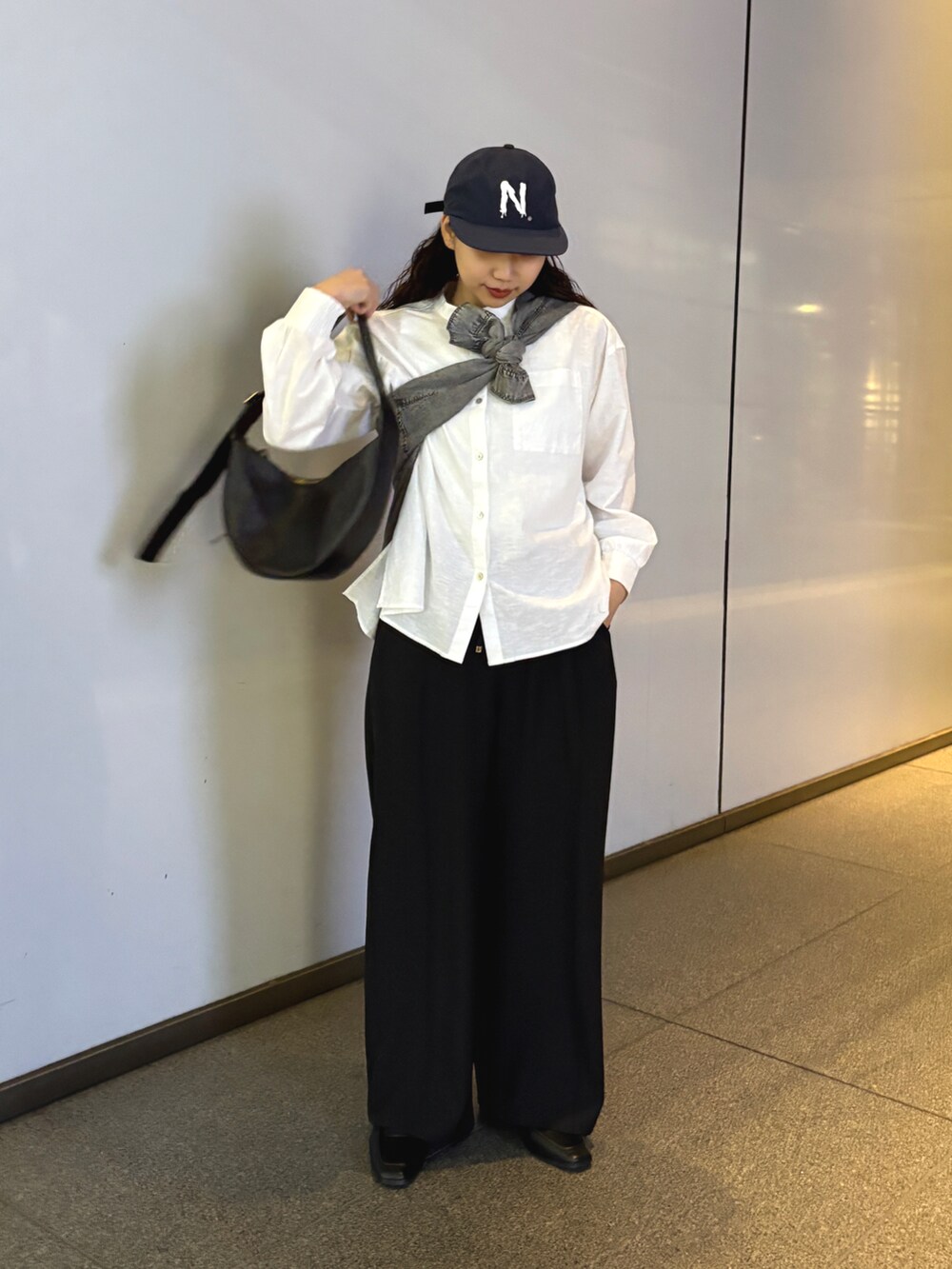 「Jena espace merveilleuxの【きれい見え／サイズ展開あり】トロミイージーパンツ（その他パンツ、ブラック系）」を使った、amuamuse7さん（レディース・160cm）の冬コーディネートの2枚目の写真